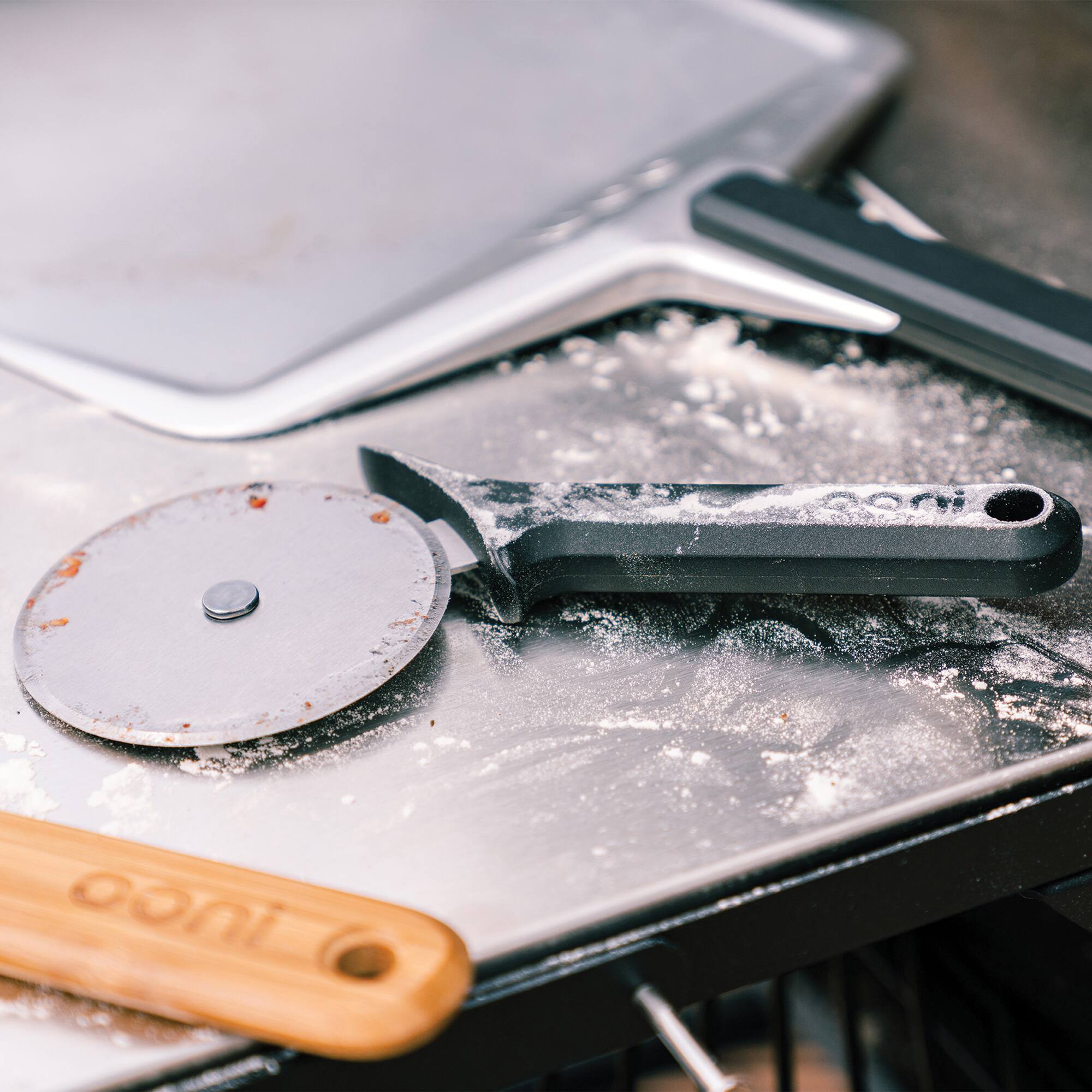 Alt View 16. Ooni - Pizza Cutter Wheel - black.