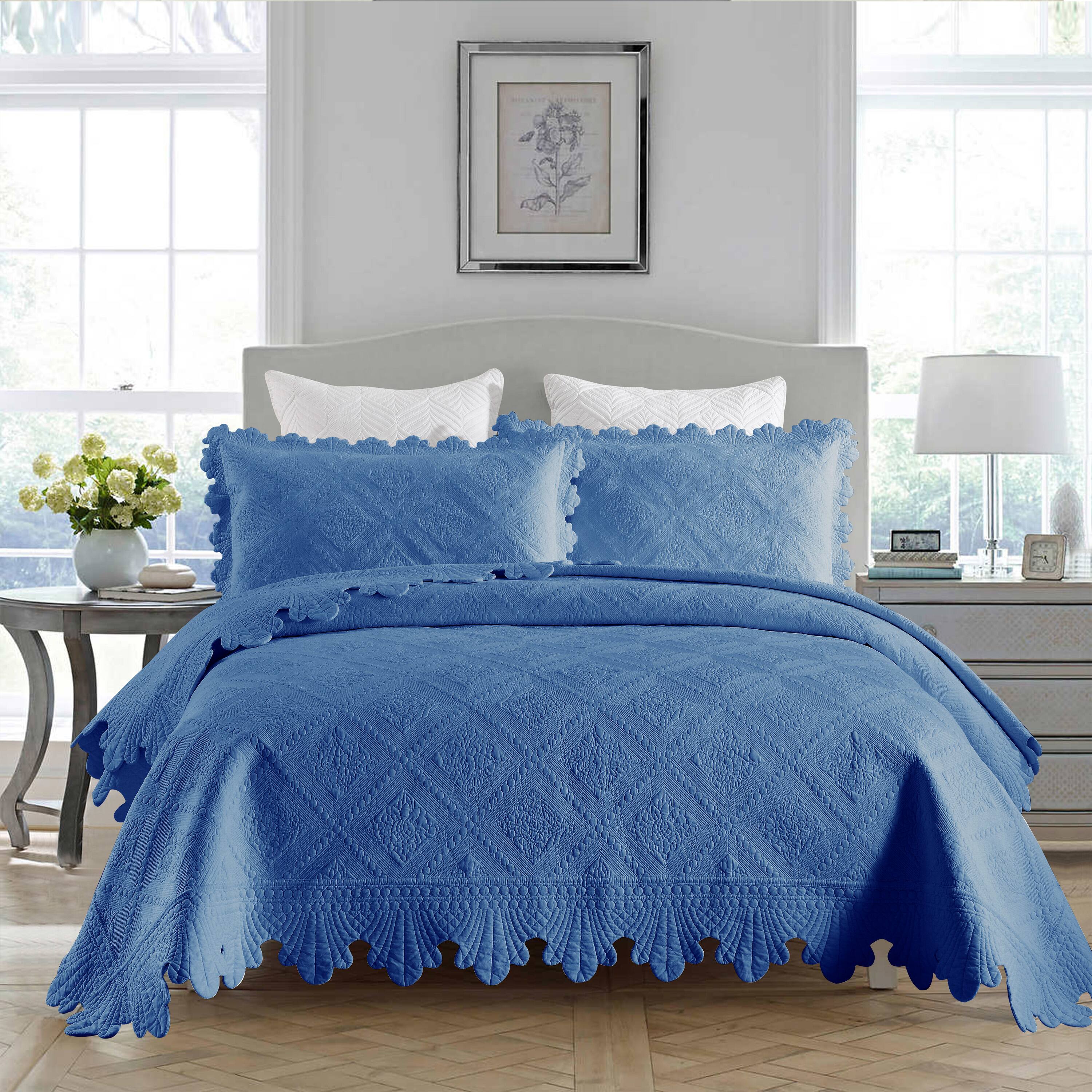 Angle. MarCielo - Marcielo 3 Piece 100% Cotton Oversized Bedspread Lightweight Quilt Bedspread Set - Midtone Blue.