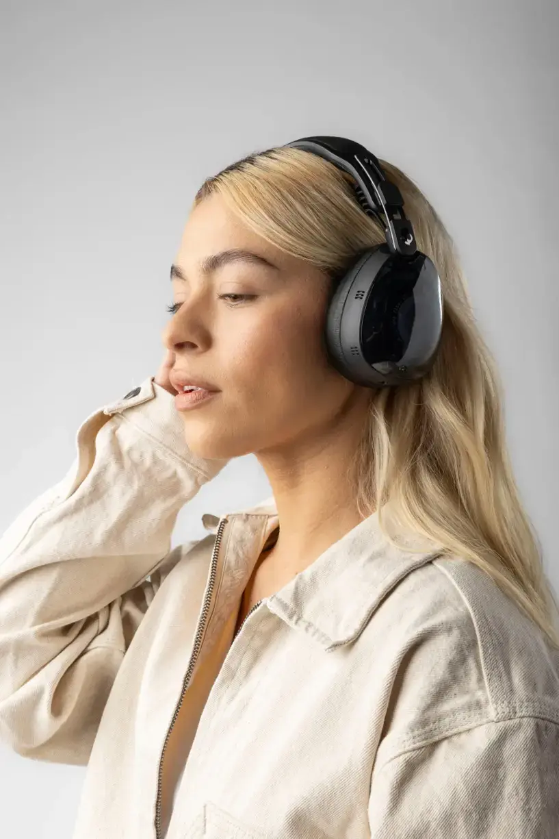 I cannot group or correct the text as it does not seem to be related to the image. The image shows a woman wearing headphones and a white shirt.