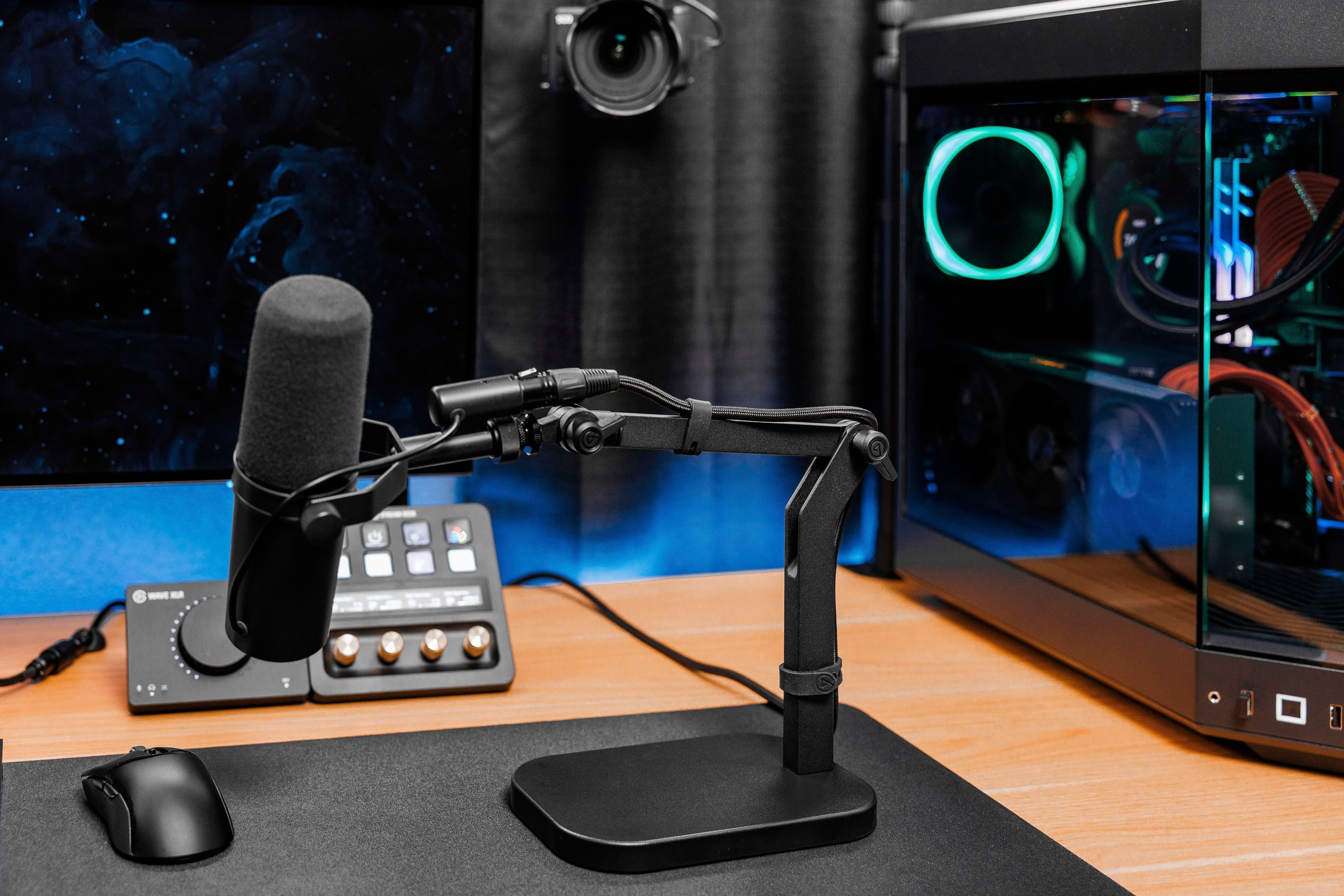 Alt View Zoom 22. Elgato - Wave Desk Stand.