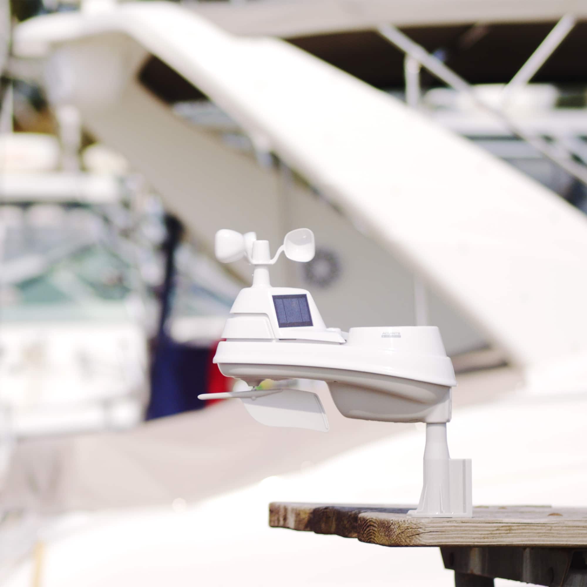 Alt View 20. AcuRite - Iris (5-in-1) Weather Station - White/Black.