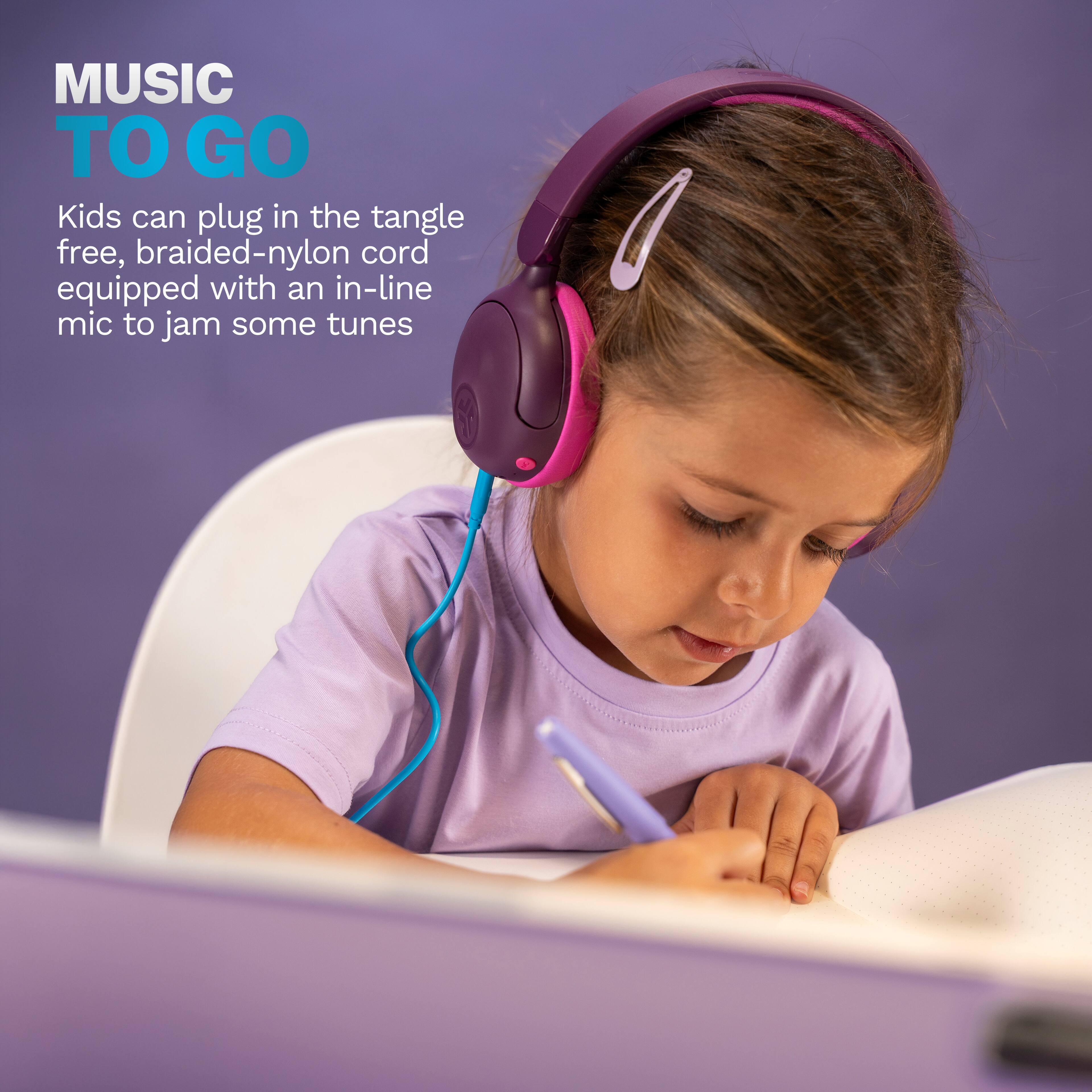 MUSIC TO GO  
Kids can plug in the tangle free, braided-nylon cord equipped with an in-line mic to jam some tunes