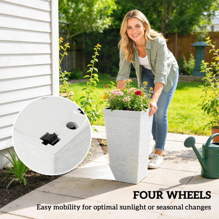 FOUR WHEELS  
Easy mobility for optimal sunlight or seasonal changes