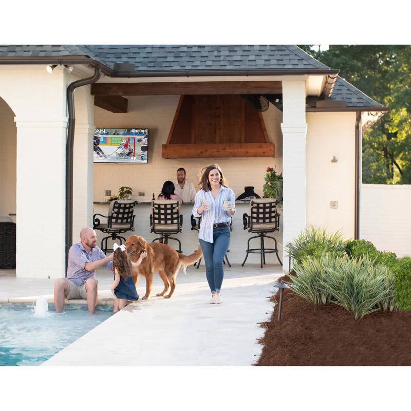 The text "AN ONEOSS CHIRE" appears to be a mix of letters and numbers. It seems like it might be a distorted or stylized version of a word or phrase. Without additional context, it's challenging to determine the exact intended text. However, if we consider common phrases or words, it could be a misspelling or stylized version of "AN OCEAN VIEW" or "AN ELEGANT CHIC." 

If you have more context or a clearer image, it might help in identifying the correct text.