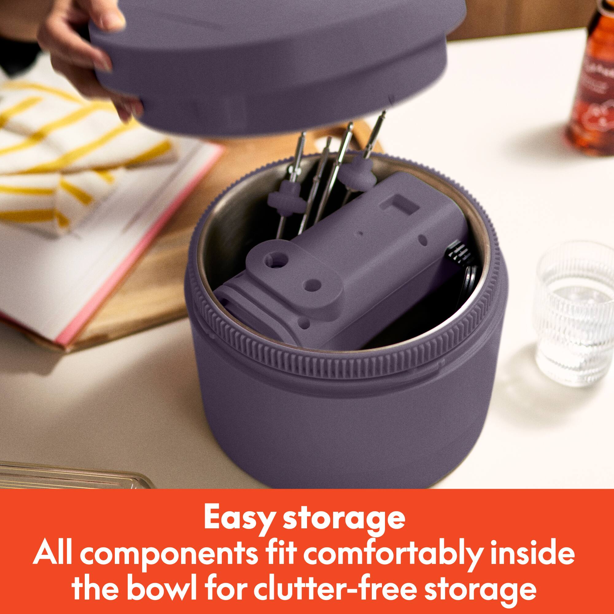 Easy storage  
All components fit comfortably inside the bowl for clutter-free storage