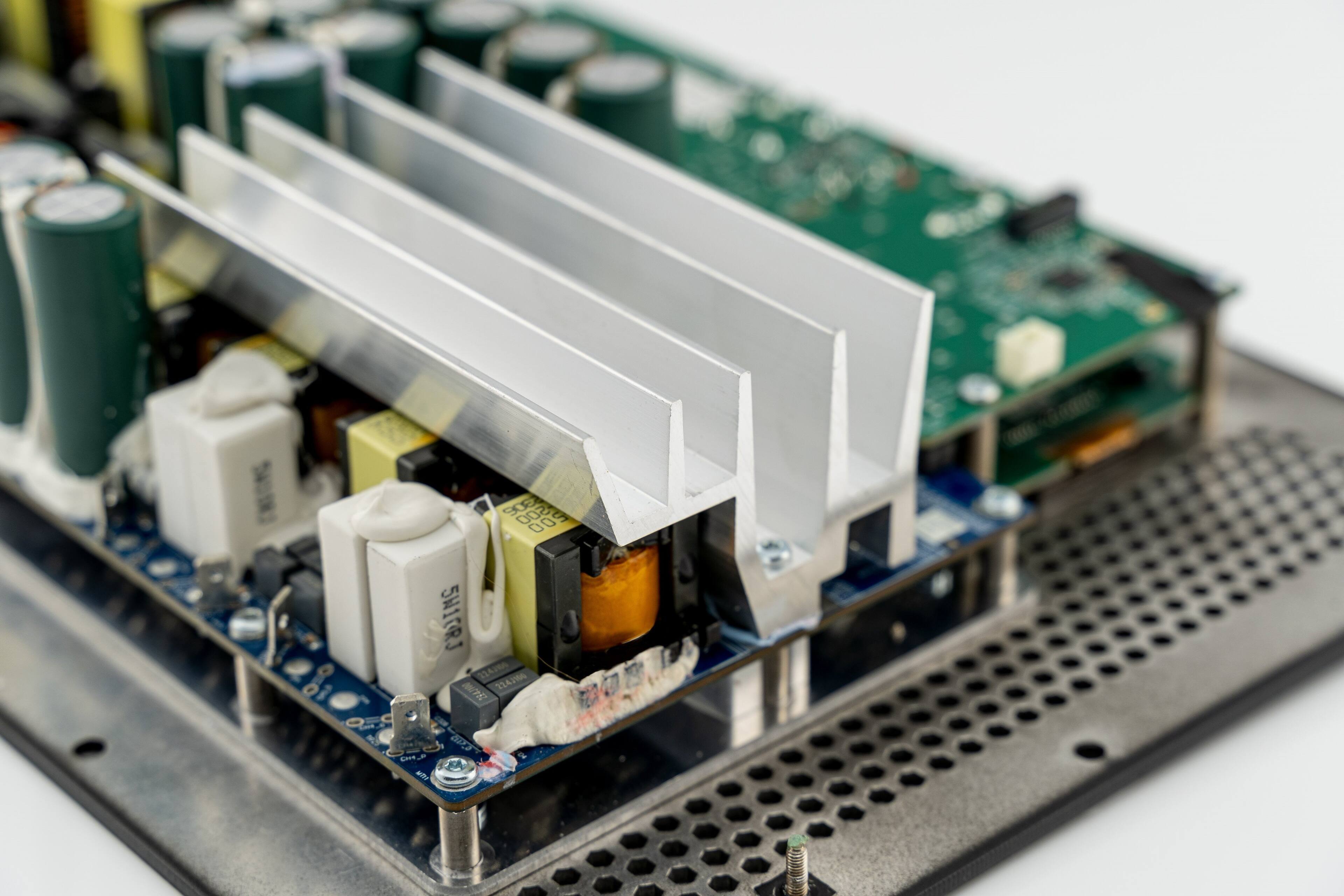 The text on the image reads "900 ASOO 00 SW1GRJ 314200 2246 E EHt_S wT! P 2." However, it is not clear what this text represents or its significance to the image. It could be a reference number, a code, or some other form of identification related to the electronic equipment.