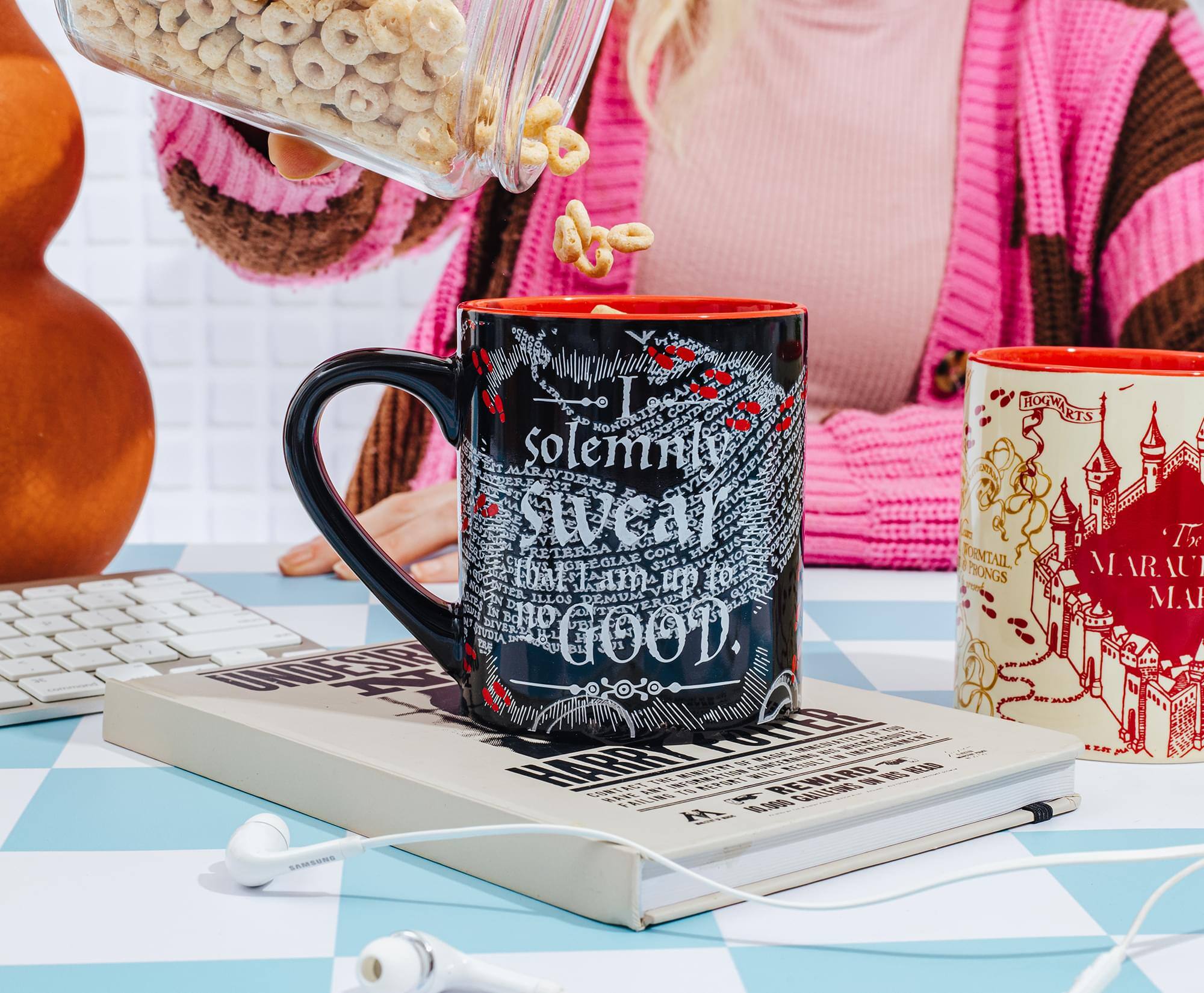 Certainly! Here is the corrected and grouped text from the image:

**Mug 1:**
- "I solemnly swear that I am up to no good."

**Mug 2:**
- "Hogwarts"
- "The Marauder's Map"

**Book:**
- "UNIVERSITY"
- "HARRY POTTER"
- "A REWARD FOR THE RETURN OF THE BOOK"

**Other Text:**
- "CORSTIS HOGWARTS"
- "HOGWARTS"
- "KONORTE RTS ARUTIS PROBUC FYS"
- "M solemnli RD LCPEE Ma RAVDERE EST CIVIOES MA adidas swear RETERRA CON MCC UCTUS TA JA FORMTAIL T5 POTEGIAE T * UCT M. MARAU \R. IL I S IOM Lam I PONGS SELA TER OR ILLOS DEMUM QU .A sard IN BC HO N0 DEVEET RVDIA T DIECU GOOD. BE UNDESR 3 Nre BORRI LUUC E - REMARD GAIONS M NA SARSURE"