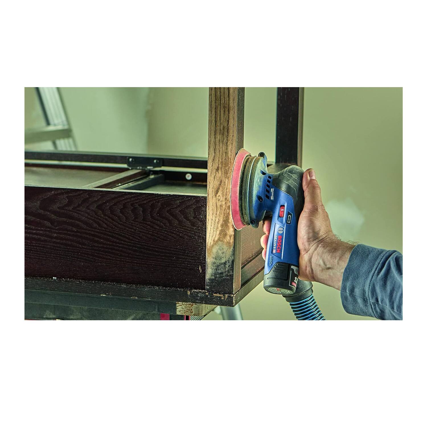 The text in the image reads:

"1H scciava BOSCH"