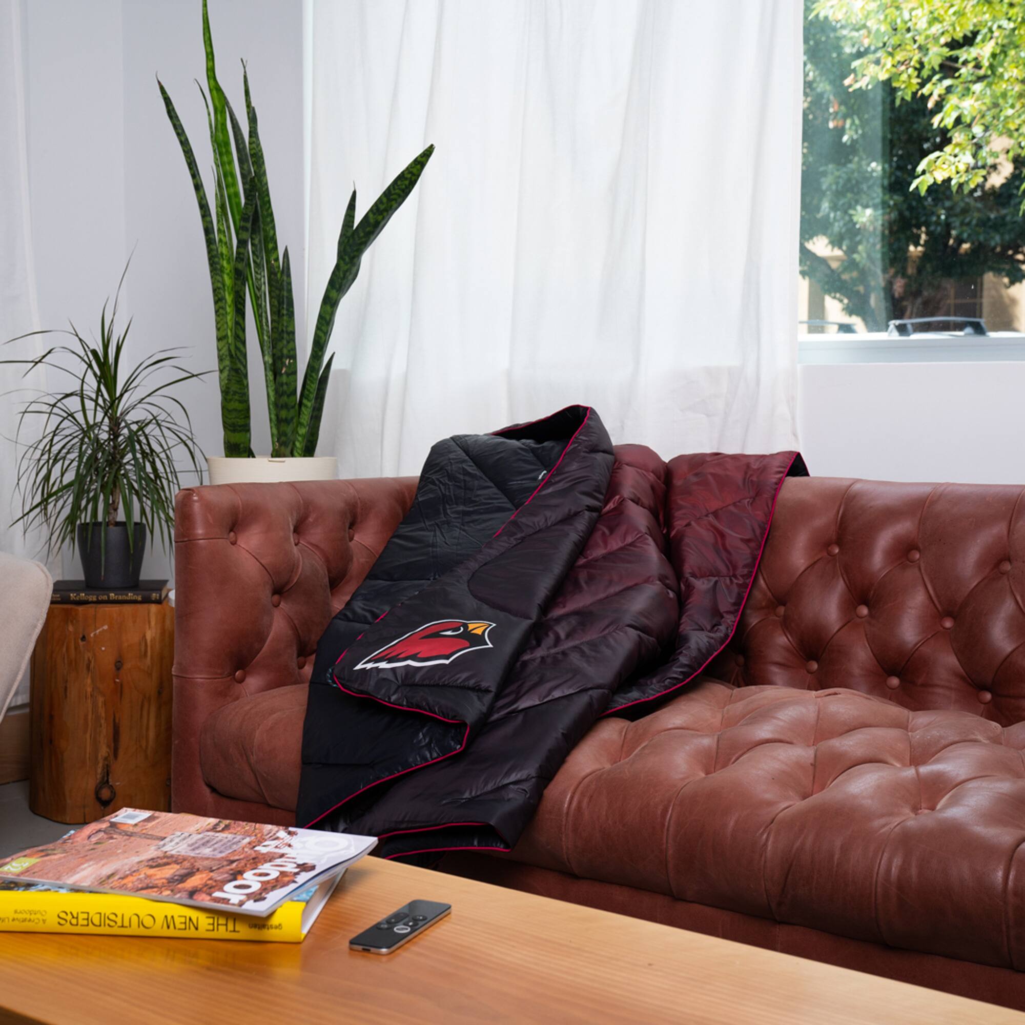 Ktncs - Branding - door Y mue OUTSIDERS NEW THE aad