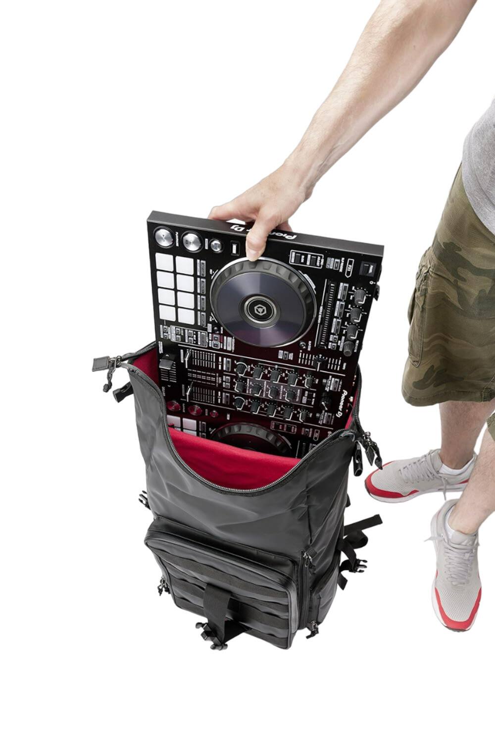 Angle. Magma - Magma RIOT DJ-Stashpack XL Plus, Black/Red.