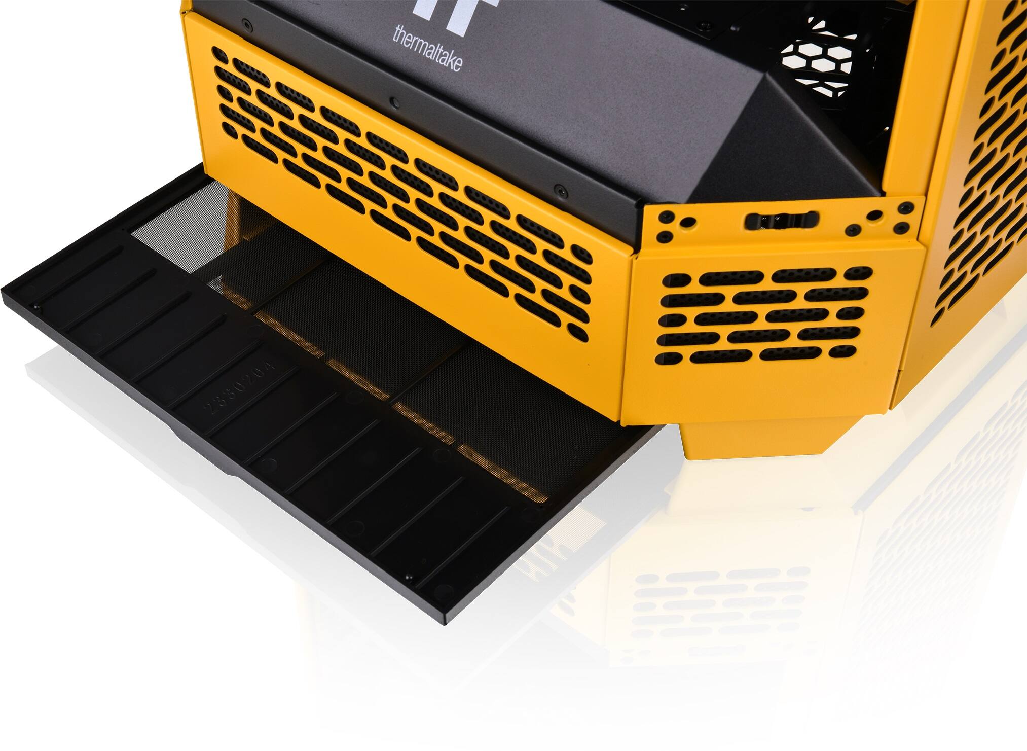 The text on the image reads "thermaltake 2330204."