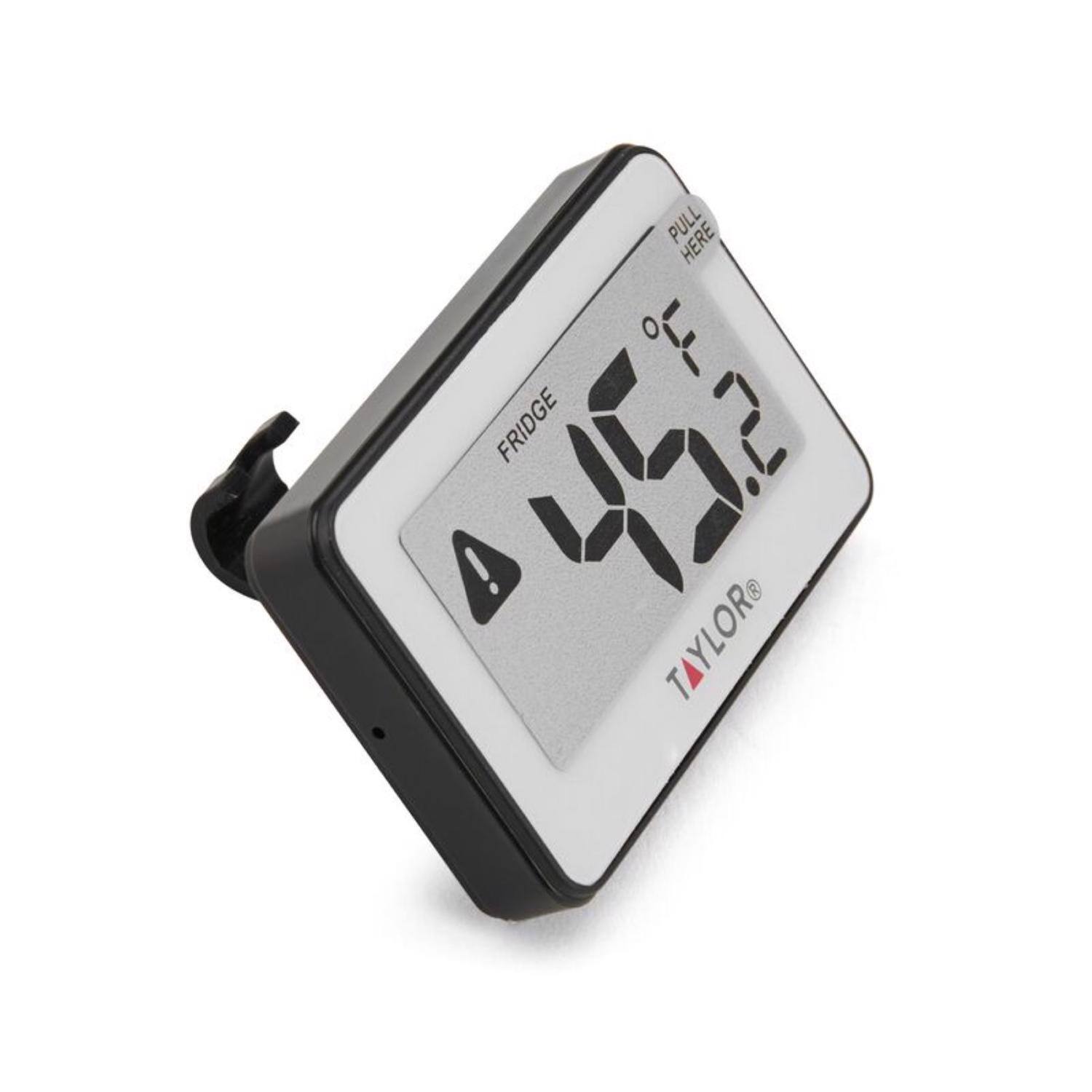 PULL HERE  
FRIDGE  
45.2°F  
TAYLOR