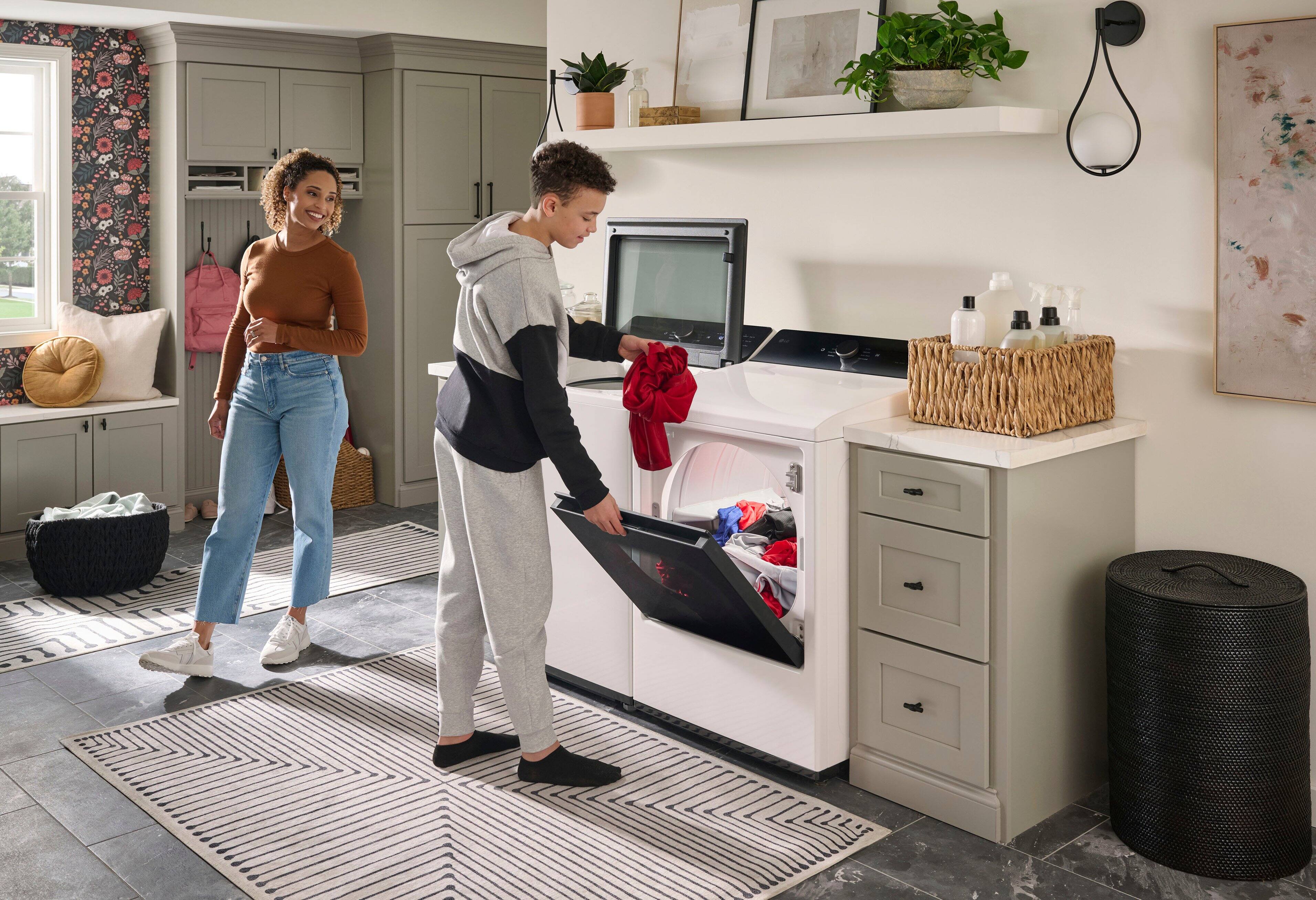 Alt View 28. LG - 7.3 Cu. Ft. Smart Gas Dryer with EasyLoad Door - Alpine White.