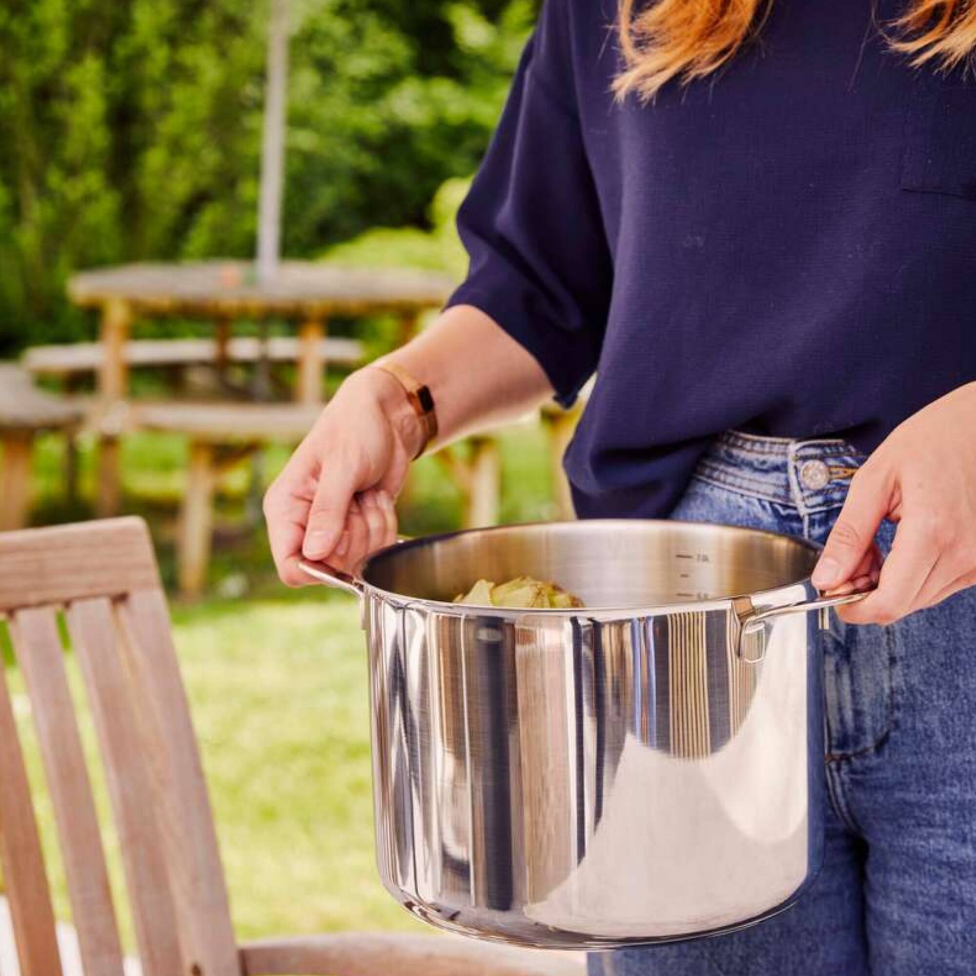 Left. Alva - Alva Maestro 8-Quart Stainless Steel Stock Pot - Lasered Engrave Measurement, Oven Safe - Silver.