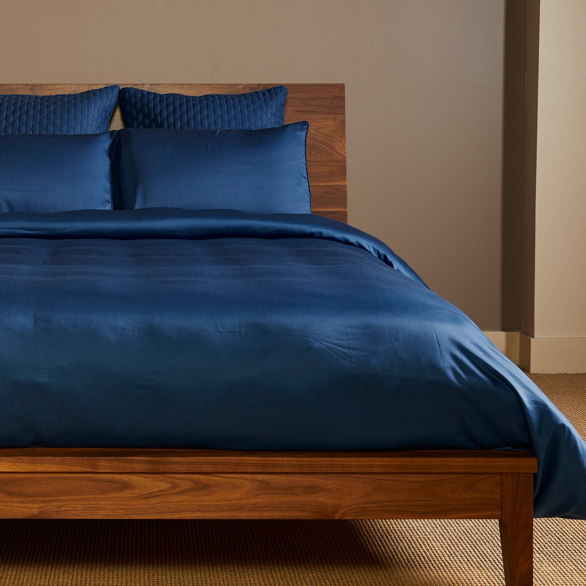 Angle. BedVoyage - Luxury 100% viscose from Bamboo Duvet Cover with Shams, 3pc - Indigo.