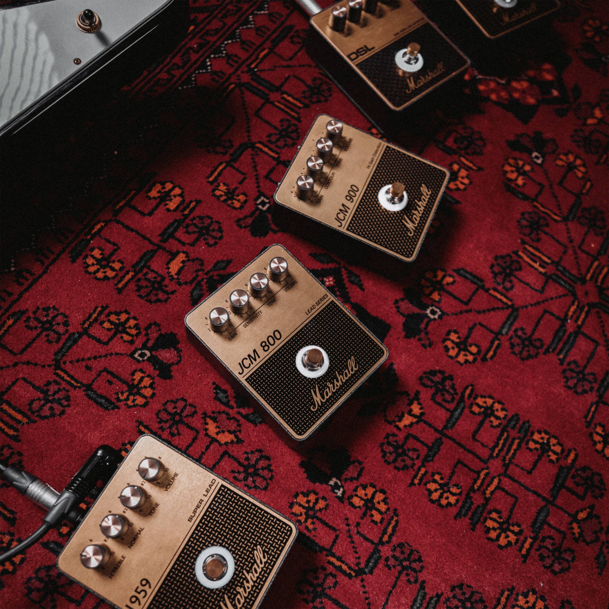 E w4 E DSL Marshall Kattud I I . i 900 JCM Marshall  
TO LEAD-SERES SERES LEAD DUTDTIVITY - 800 JCM Marshall  
VOLUME LEAD YONE SUPER NORMAL NETREBLE Marshall 959