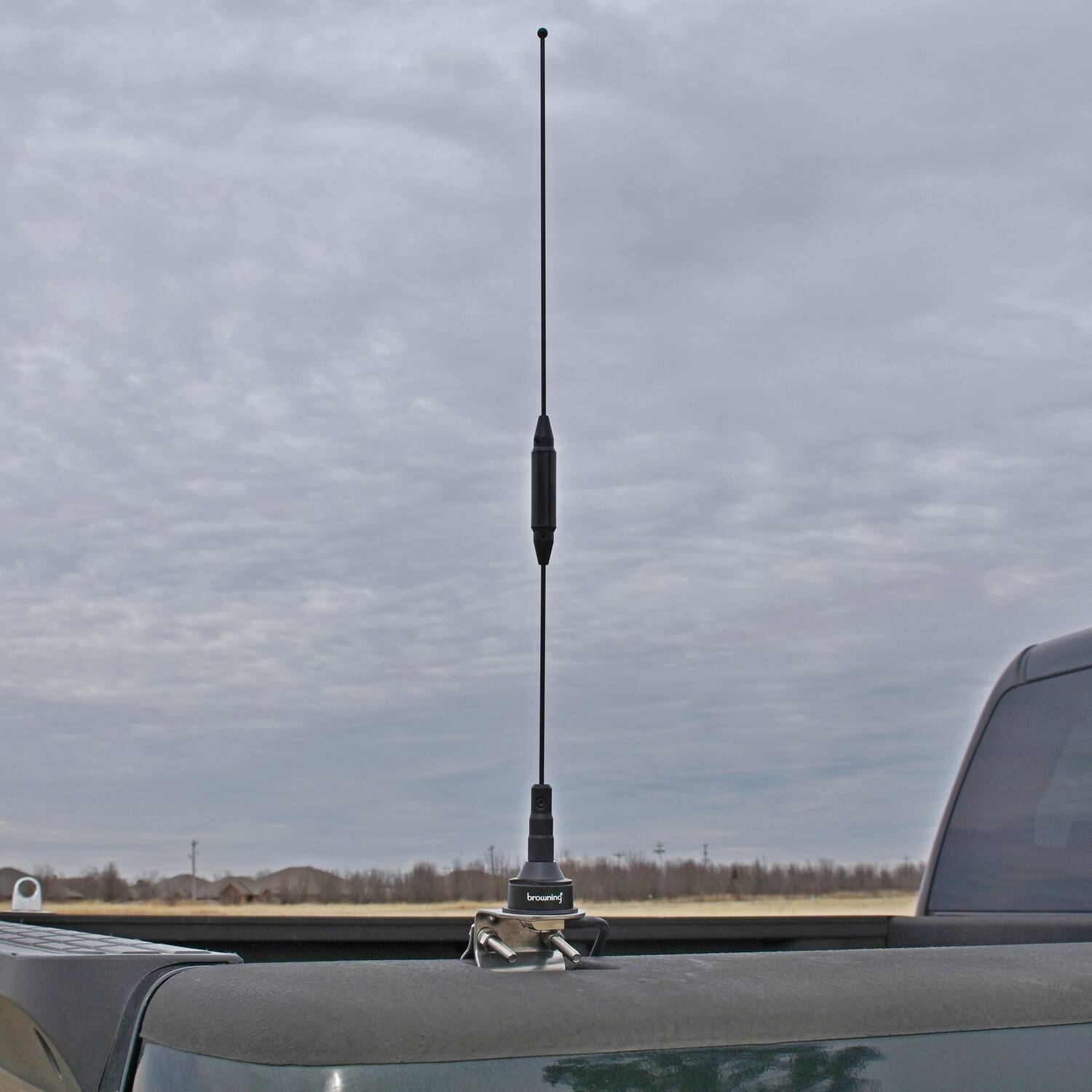 Left. Browning - Browning Br-179 140 To 170 Mhz Vhf/430 To 470 Mhz Uhf Pre-tuned Dual Band Nmo Antenna - Silver.