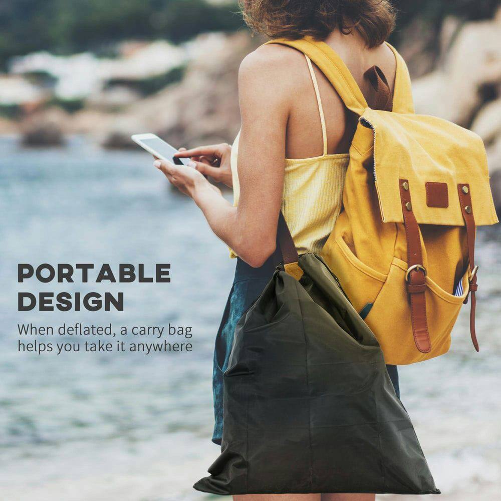 PORTABLE DESIGN  
When deflated, a carry bag helps you take it anywhere