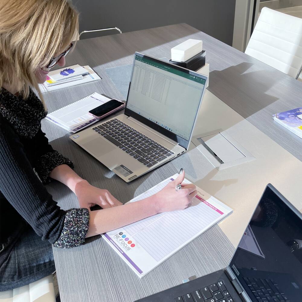 - . - -  - - - - . . - . - icue ACOTMENTS RE 4 RESE RE-FOCUS 1 I OCUS E 2 I nnntiant E O