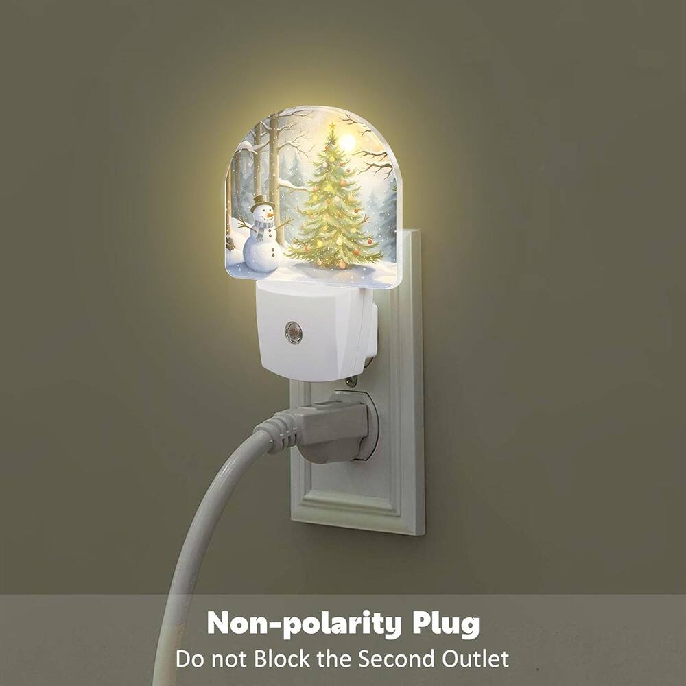 Non-polarity Plug  
Do not Block the Second Outlet