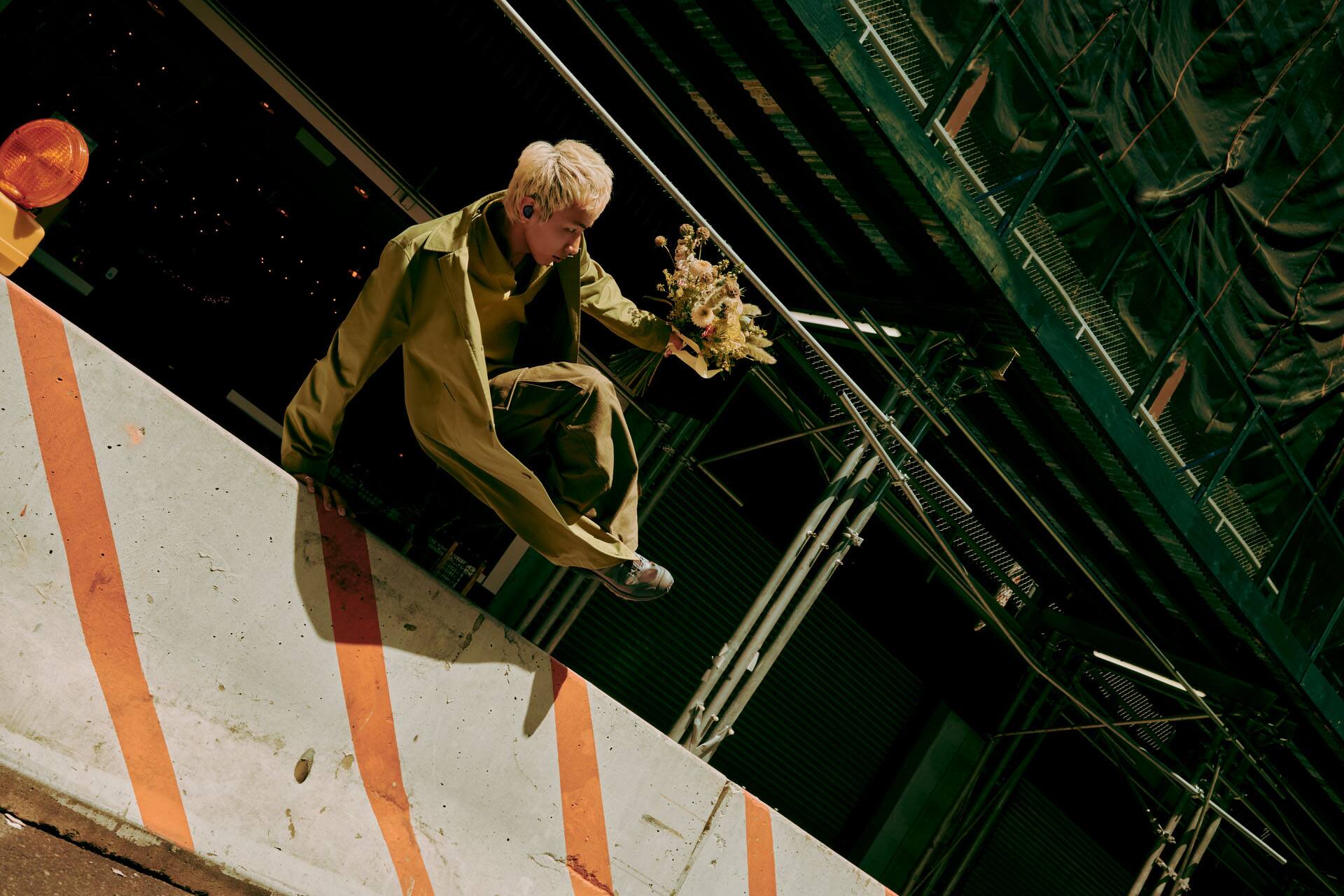 Alt View 18. Bose - QuietComfort True Wireless Noise Cancelling In-Ear Earbuds - Black.