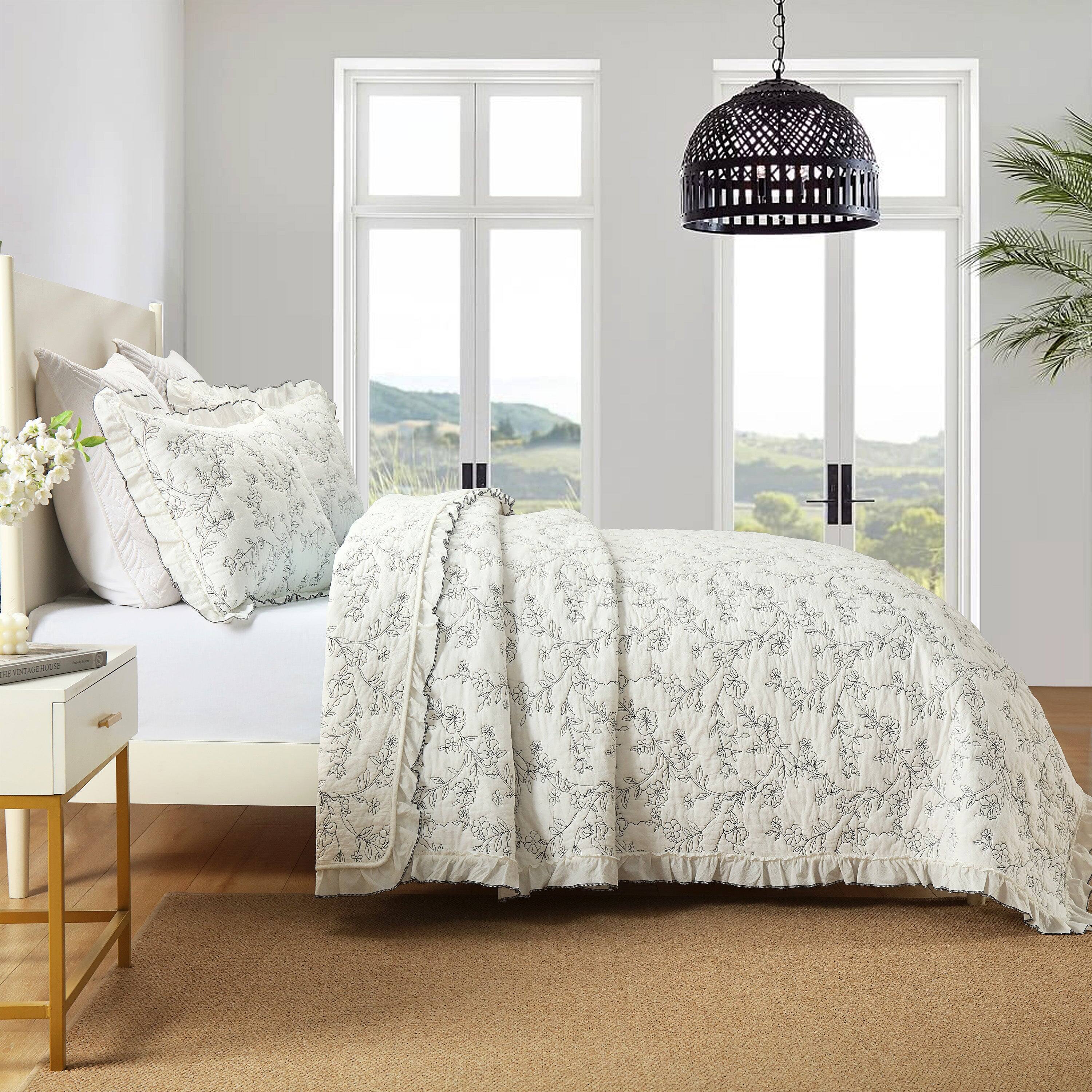 Alt View 1. MarCielo - Marcielo 3-Piece 100% Cotton Oversized Ruffle Bedspread Quilt Set Flower - White.