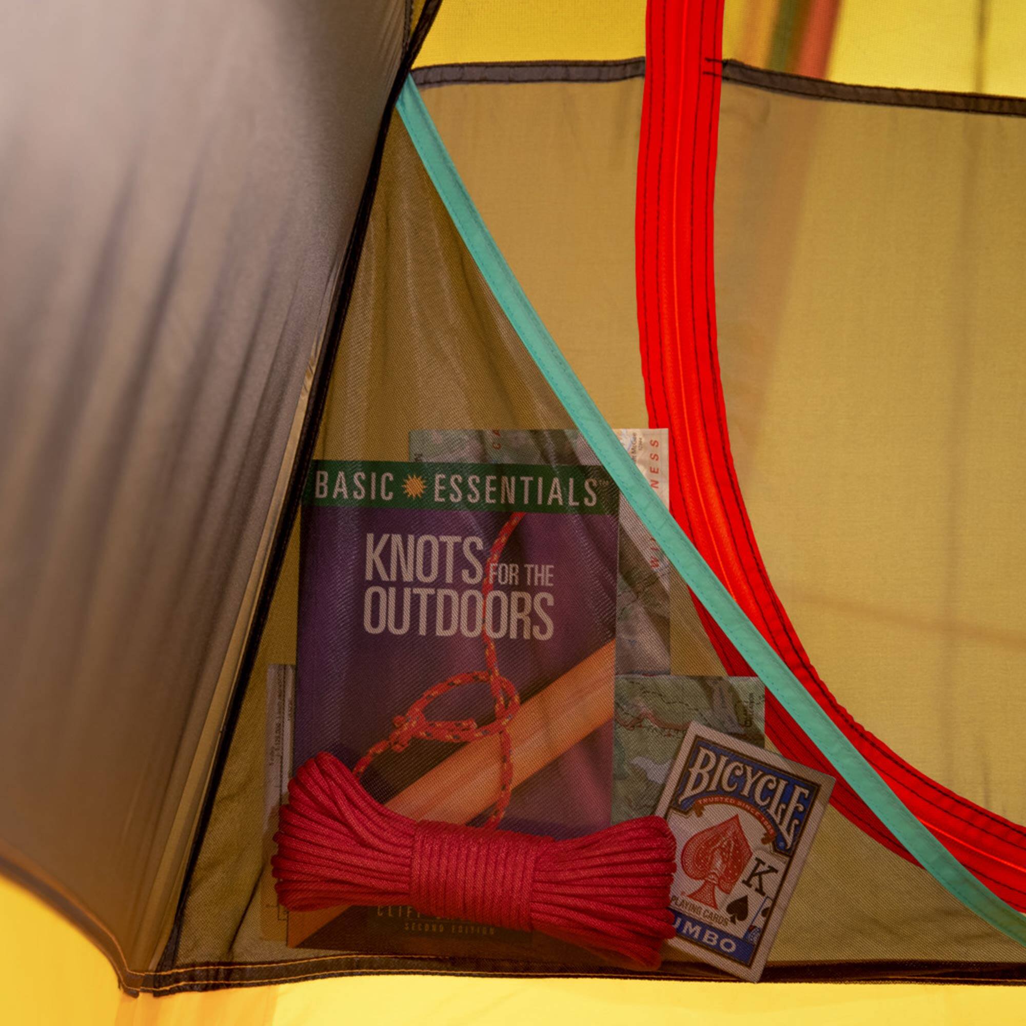 BASIC ESSENTIALS  
KNOTS FOR THE OUTDOORS  

BICYCLE  
PLAYING CARDS  
JUMBO