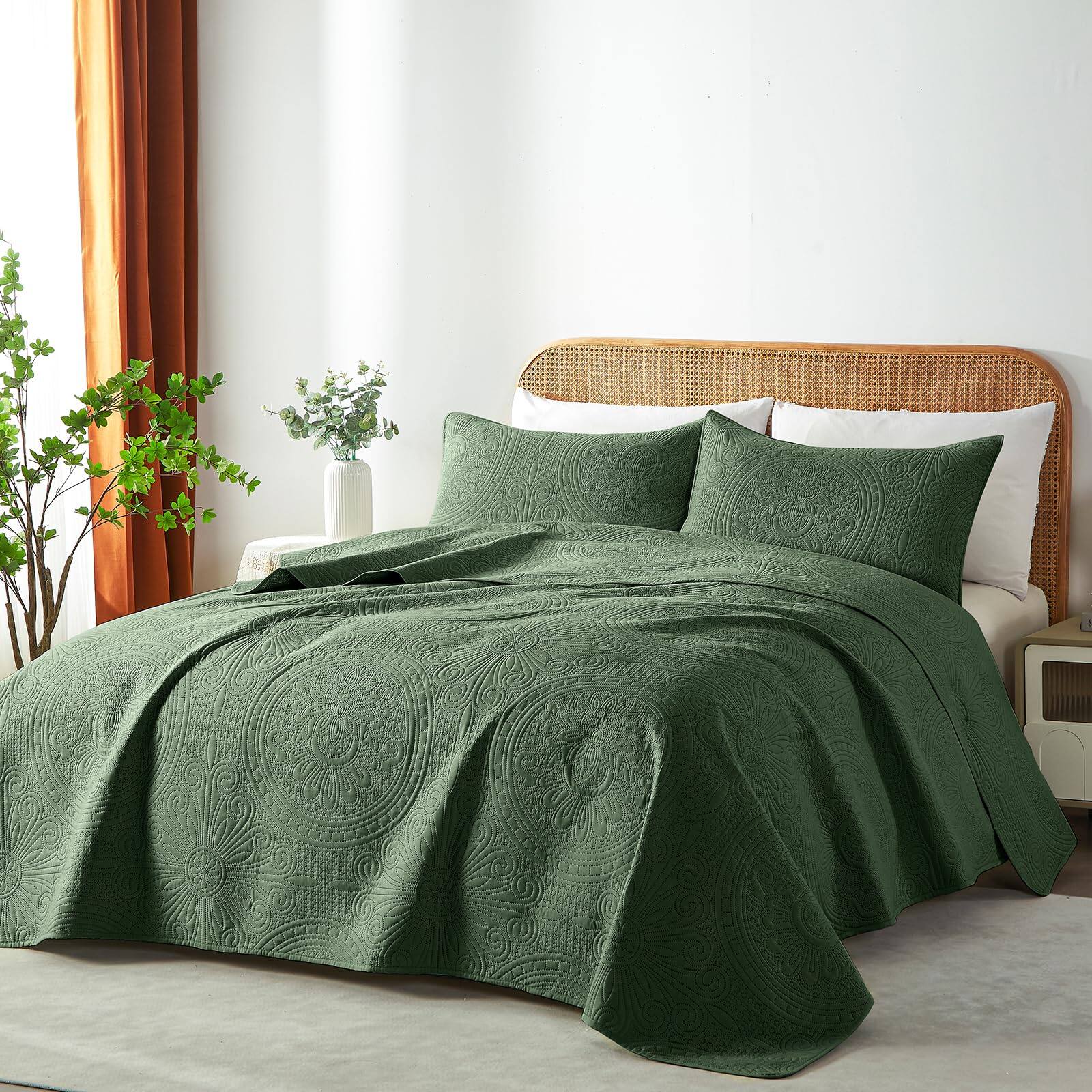 Left. PARKER SLATER - King/cal King Quilt Set Olive Green Ultrasonic Embossed Bedspread Lightweight Microfiber Coverlet Modern Thin... - Grey-King/Cal King(96"x110").