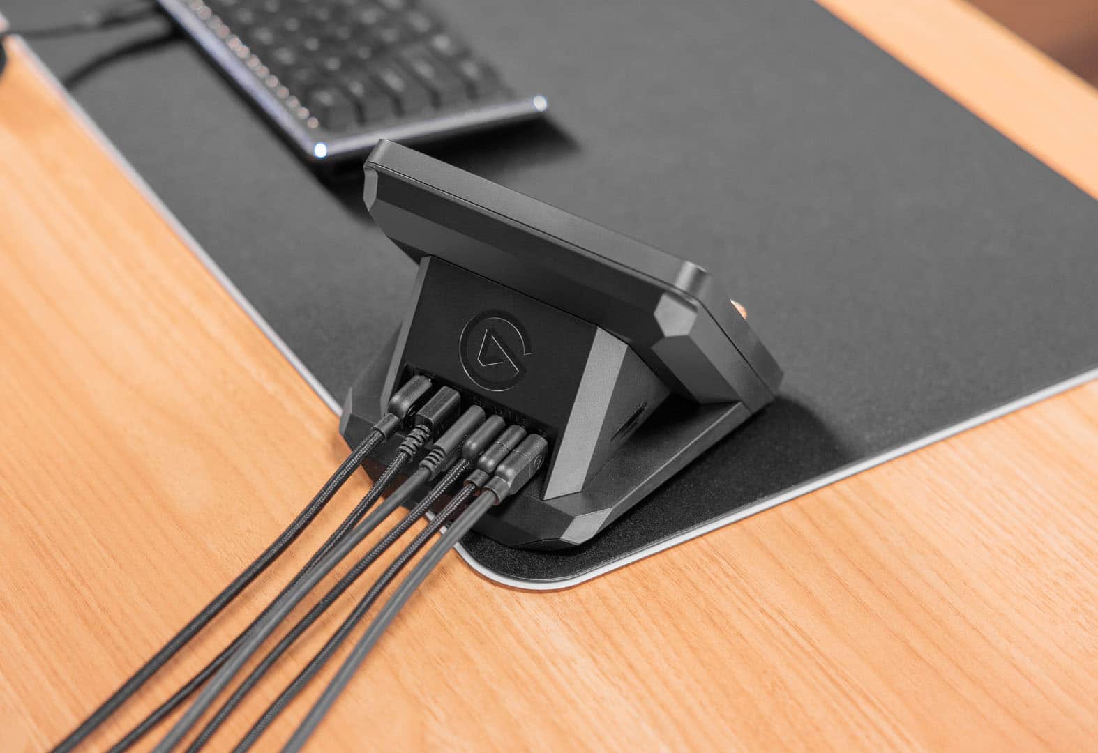 Elgato USB Hub For Stream Deck+ USB Microphone Interface and