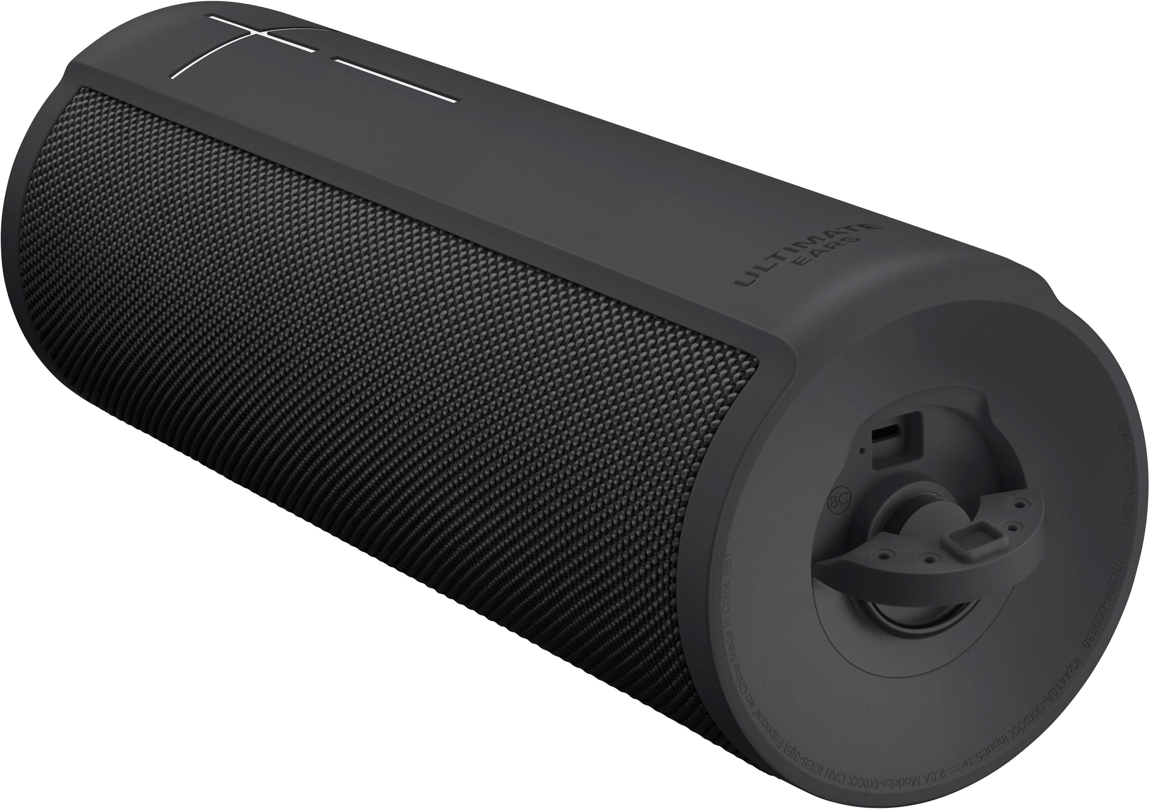 The text on the image reads: "Ultimate Ears S/N BC @NS:1707P81-038 0324 0731 P31 Coine PIN:884-000535 S Made China en Fabrique IC:4418A-300XXX XXX00-sqopoy."