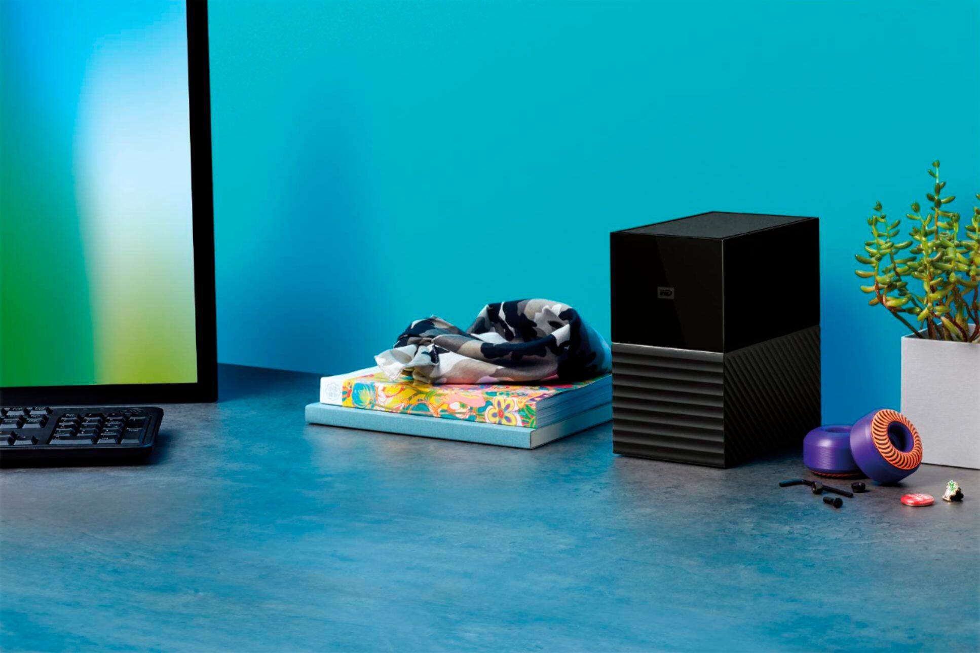 Alt View 16. WD - My Book Duo 16TB 2-Bay RAID External USB-C Desktop Hard Drive - Black.