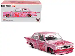 Mini GT - Datsun 510 Pro Street #00 "Buta V1" with Red Graphics (Designed by Jun Imai) "Kaido House" Special 1/64 - Pink Metallic