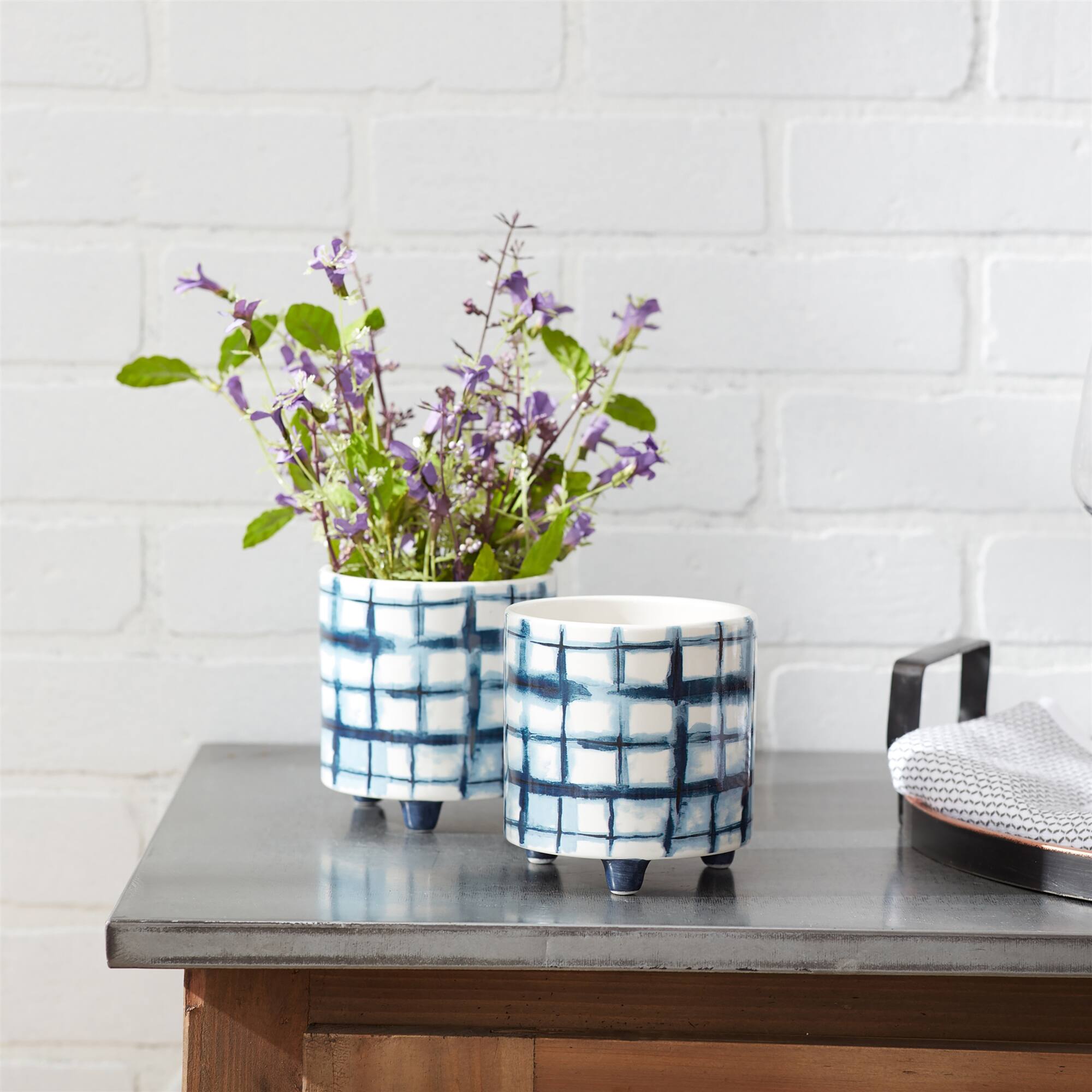 Angle. BreeBe - Tie-Dye Design Footed Planter (Set of 2) - Blue, White.