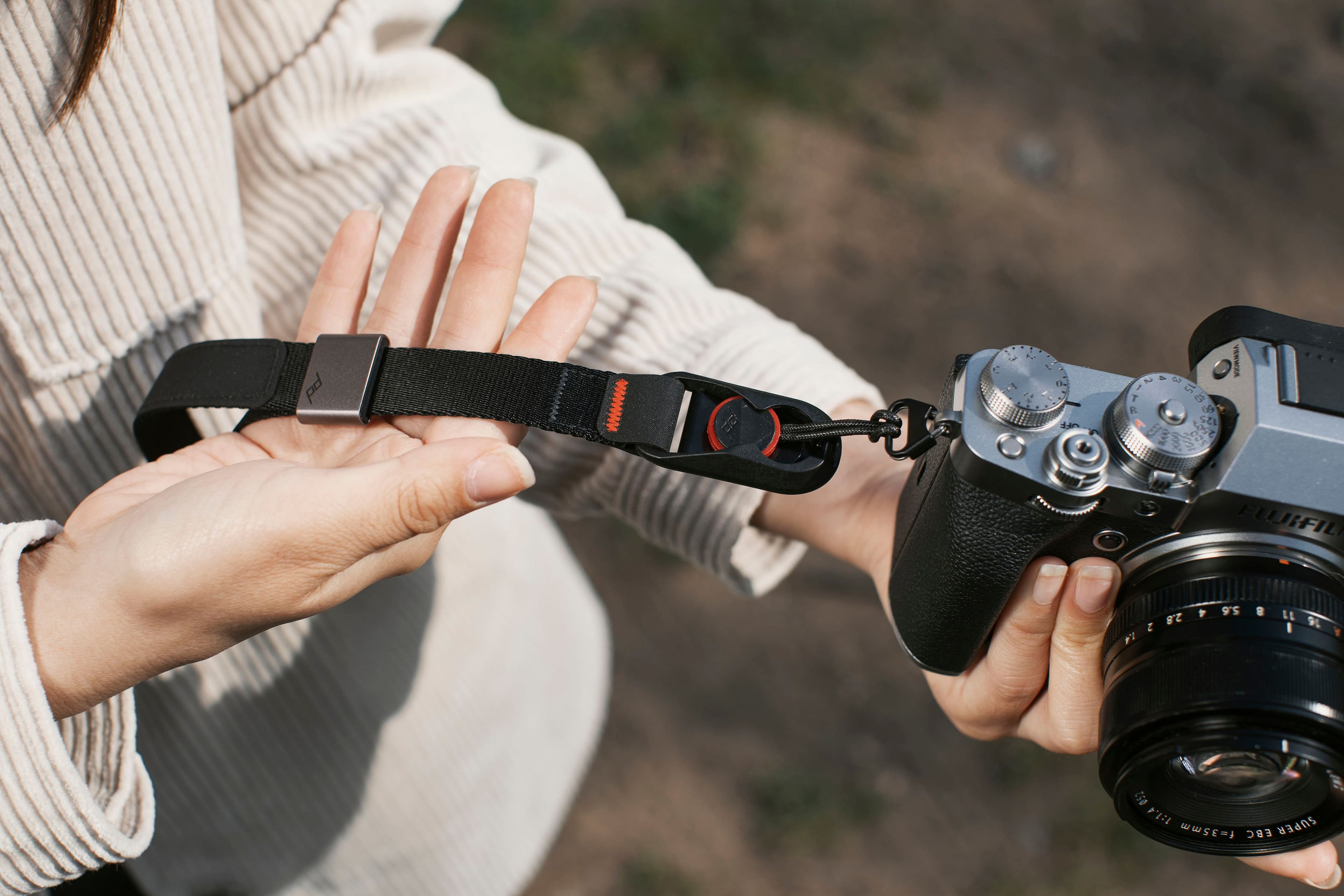 "PD I C J 12 - 1 2 - da 1 15 T O 19 E RAN boot SOAABA EWURIFIL 4 5.6 8 LL HIRIRE 2.8 BUSY 16 I I +T 052 1z1.4 SUPER fm35mm EBC"