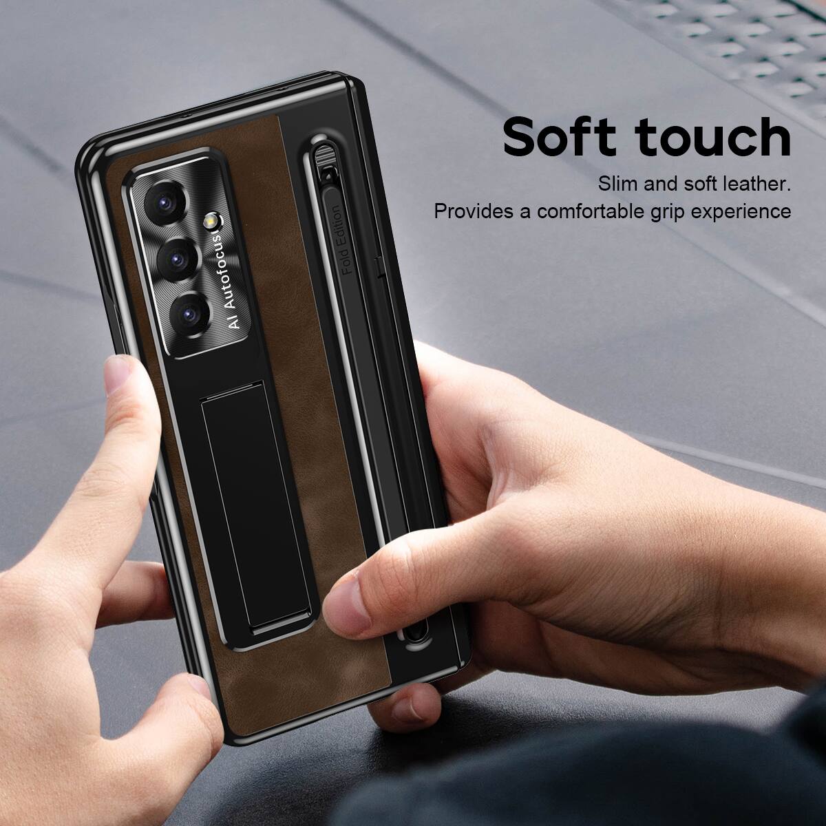 Soft touch  
Slim and soft leather.  
Provides a comfortable grip experience