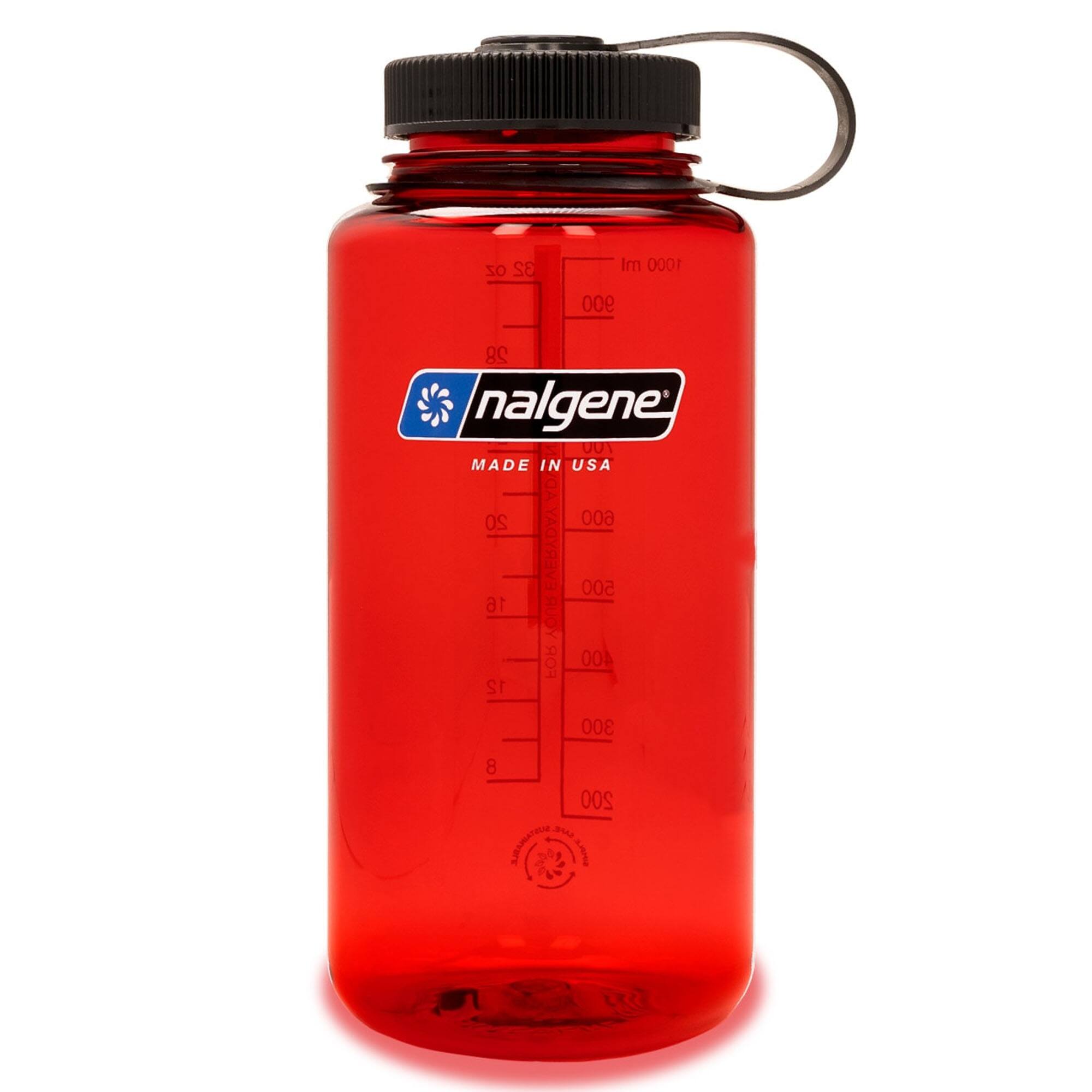 nalgene  
MADE IN USA  

oz 32 ml 1000 900 28  
700 600 500 400 300 200 100  
16 8 4 2 1