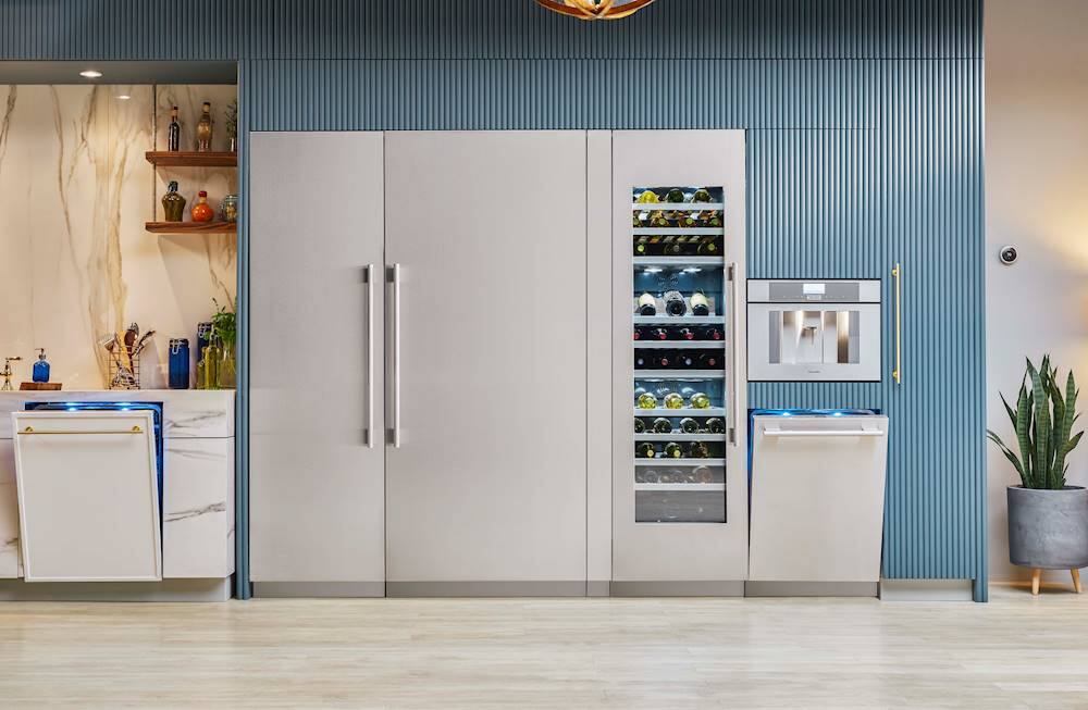 Alt View 13. Thermador - Freedom Collection 12.2 Cu. Ft. Frost-Free Upright Freezer with Internal Ice Maker - Custom Panel Ready.