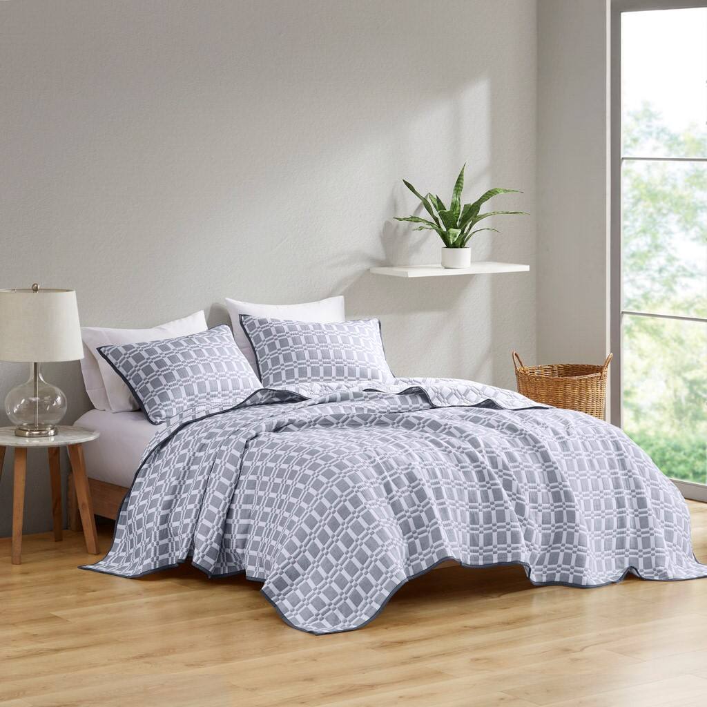 Alt View 3. Gracie Mills - Gracie Mills Jefferey Reversible Matelasse 3-Piece Coverlet Set - Grey.