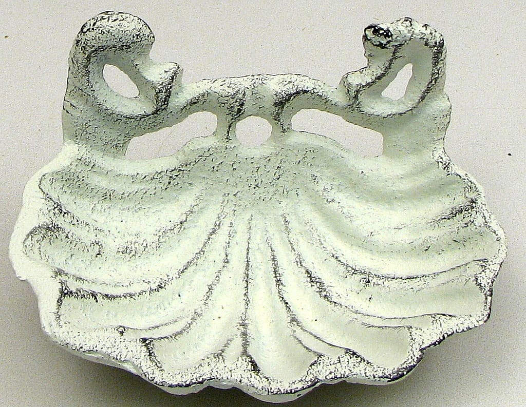 BreeBe - Cast Iron Seashell Soap Dish - White