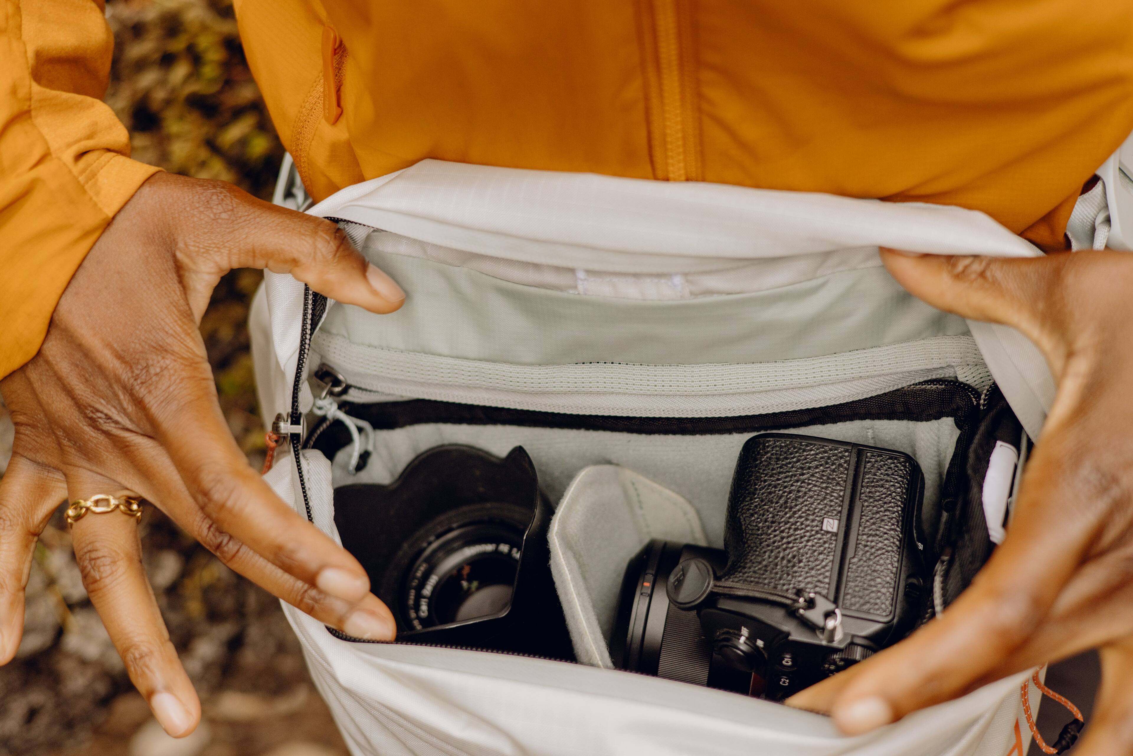 Alt View 18. Peak Design - Outdoor Sling 7L - Black.