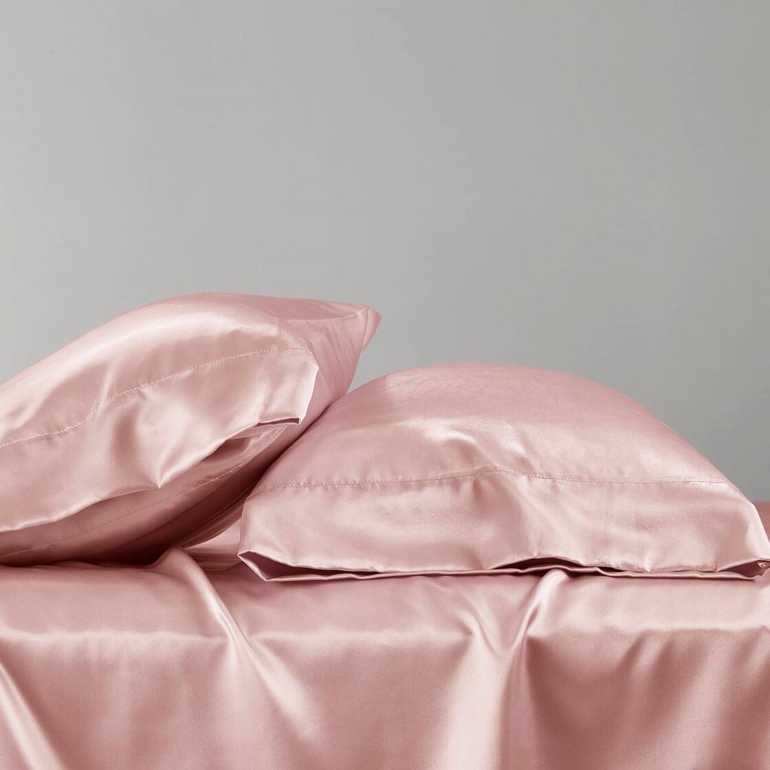 Alt View 3. Gracie Mills - Gracie Mills Coralie 6-Piece Wrinkle-free Satin Sheet Set - Blush.