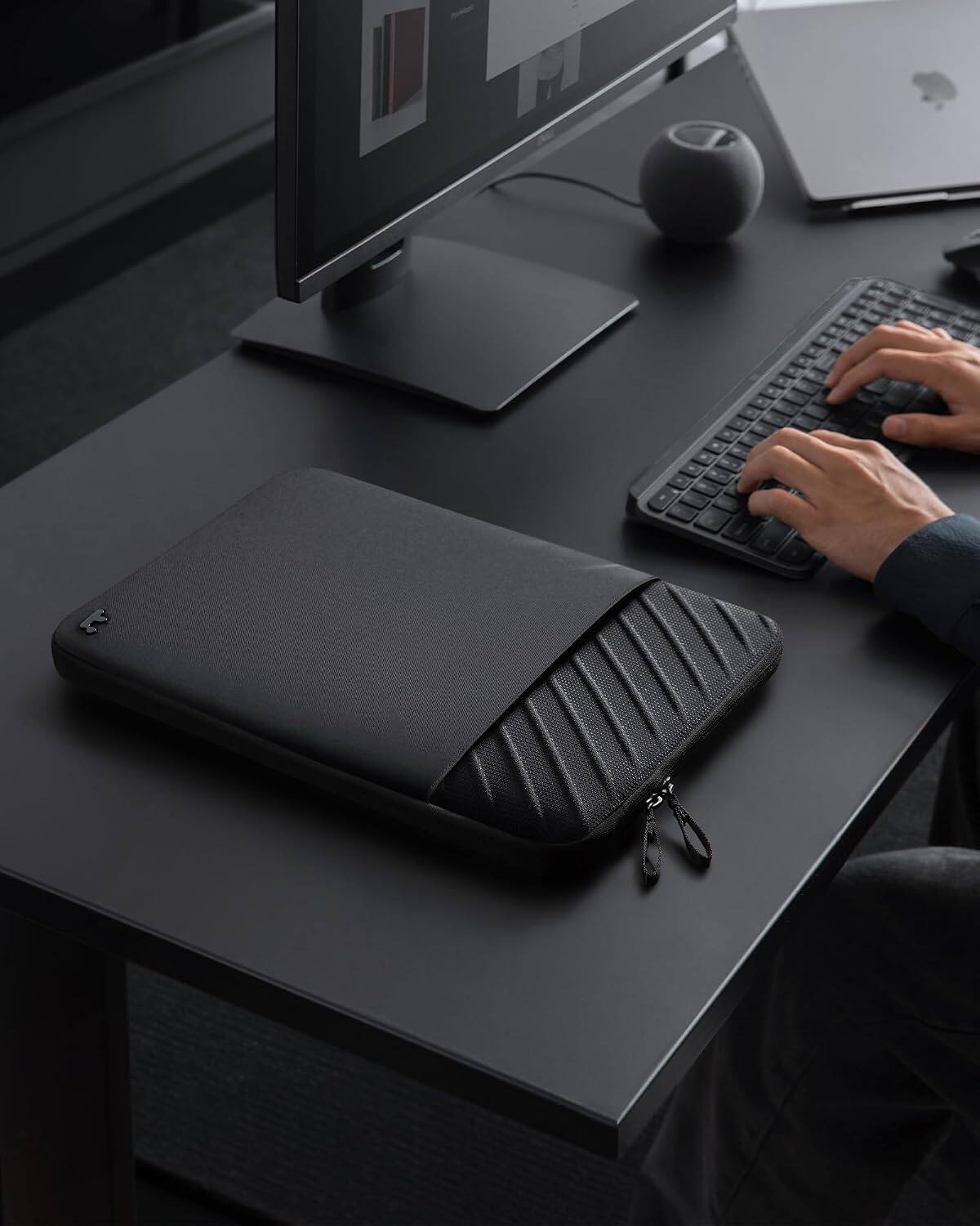 Alt View 6. tomtoc - Voyage-A10 Slim Laptop Sleeve for 16-inch MacBook Pro M5(A3428/A3429)/M4/M3/M2/M1 Pro/Max 2026-2019, Minimalist Design - Black.