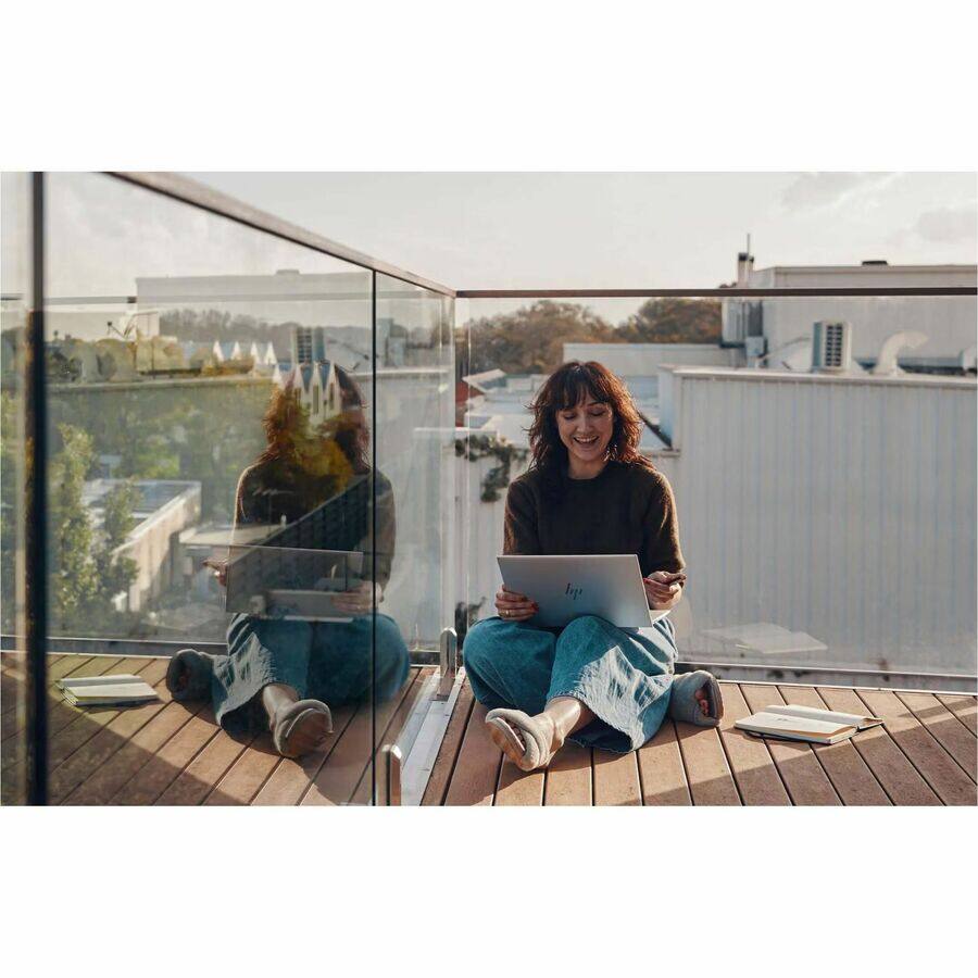 Alt View 3. HP - HP EliteBook 1040 G11 14" - Intel Core Ultra 5 125H - vPro Technology - 16 GB - 512 GB SSD - Windows 11 Pro - Silver.