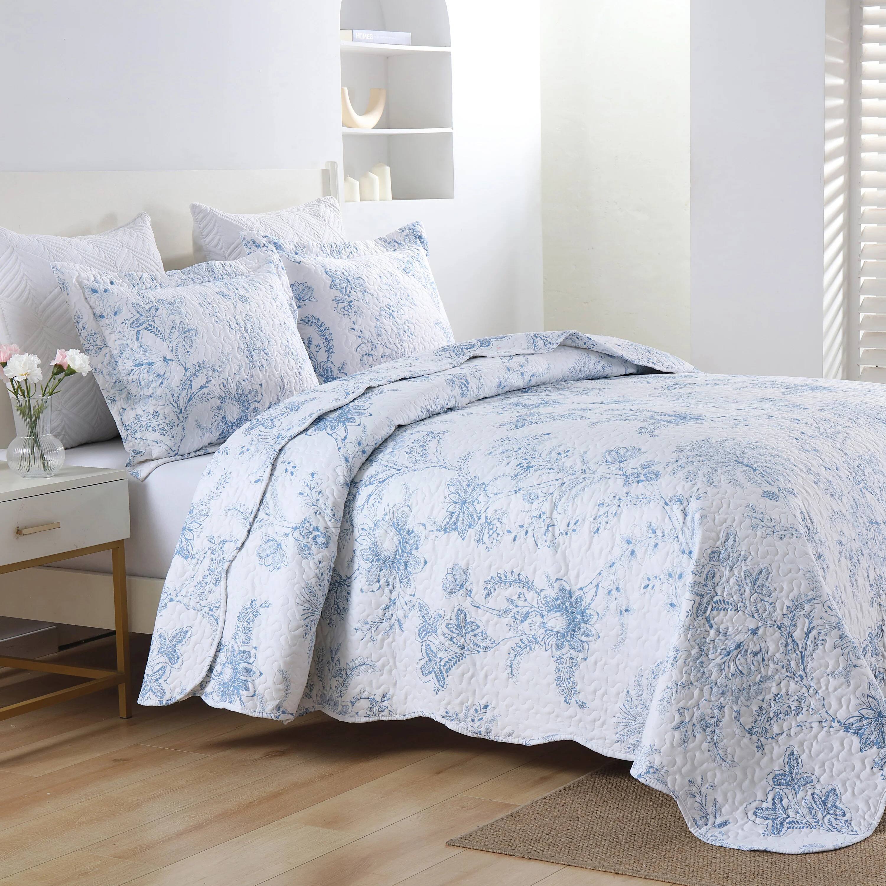 Angle. MarCielo - Marcielo 3 Piece Printed Floral Quilt Set Lightweight Bedspread Set - Blue.