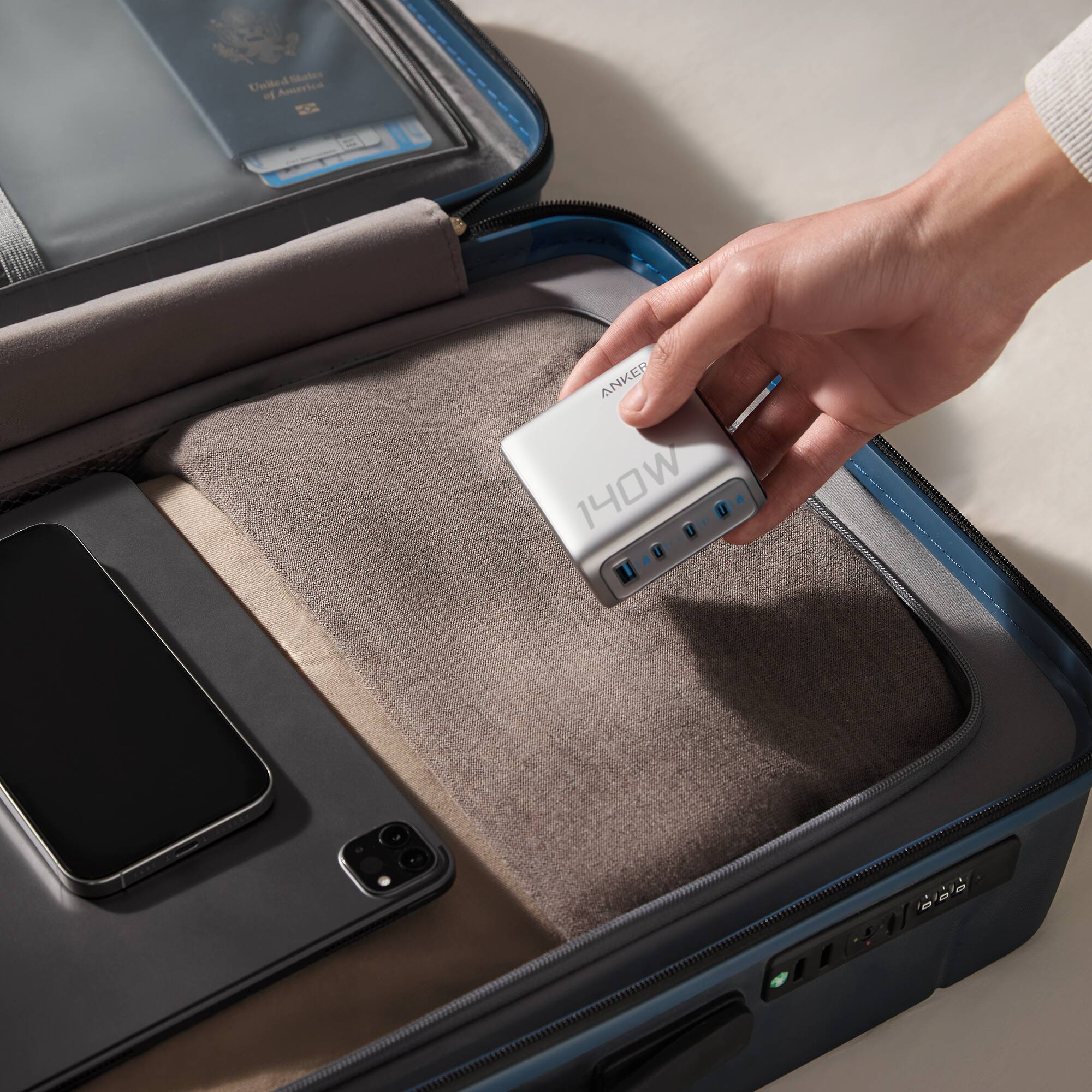 A Satie United America  
ANKER 140W