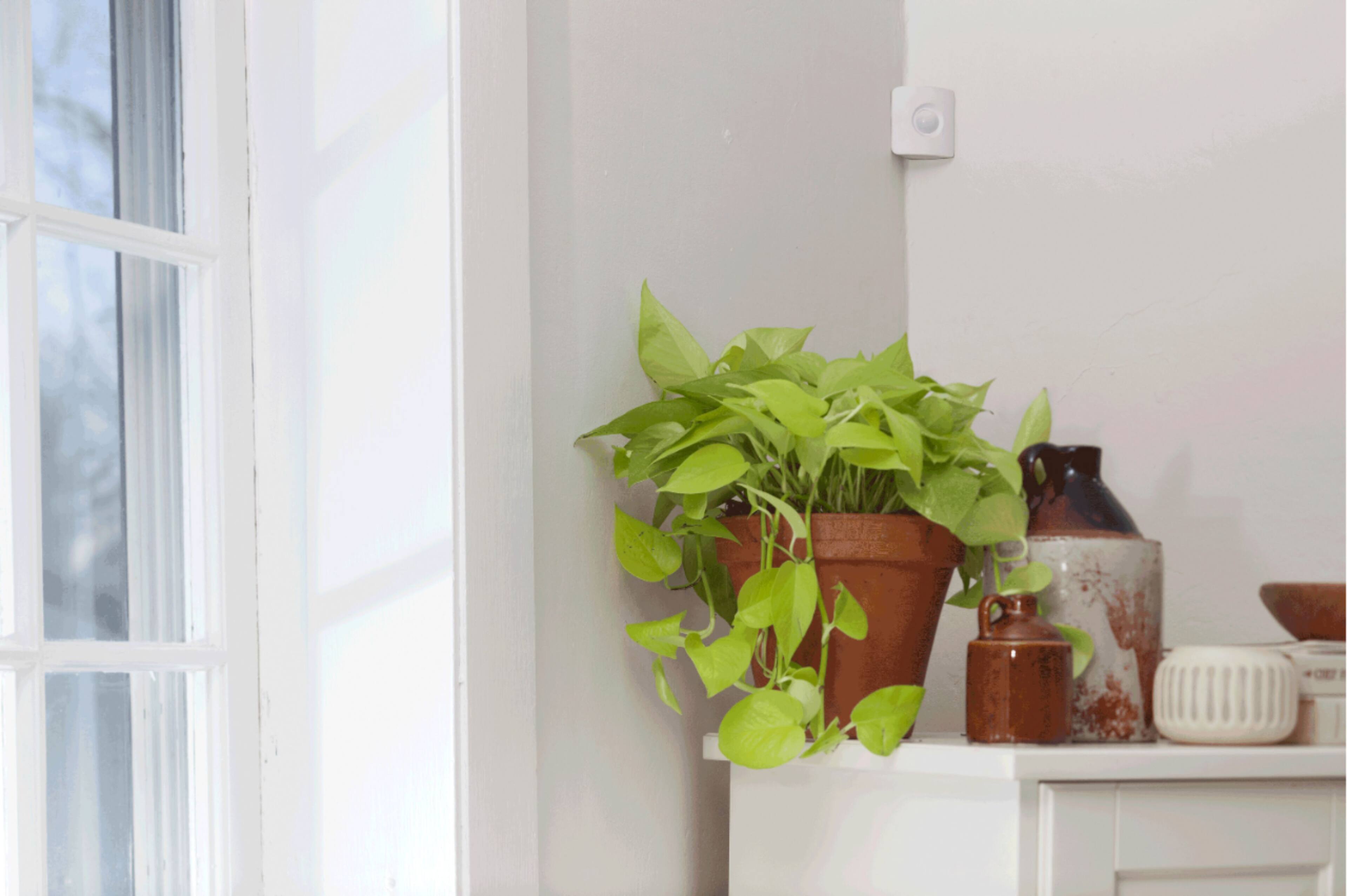 Alt View 14. SimpliSafe - Protect Home Security System - White.