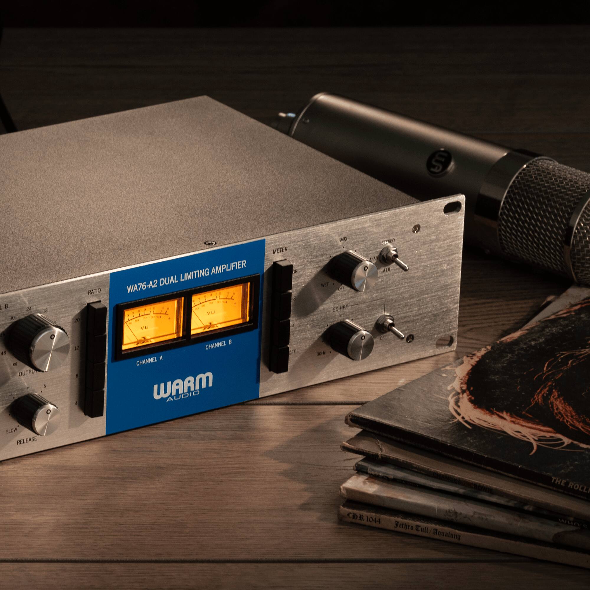 WA76-A2 DUAL LIMITING AMPLIFIER  
WARM AUDIO  
CHANNEL A CHANNEL B  
METER  
RATIO  
OUTPUT  
SLOW RELEASE  
THE ROLLING STONES  
CDR 1044  
Stereo Equalizing
