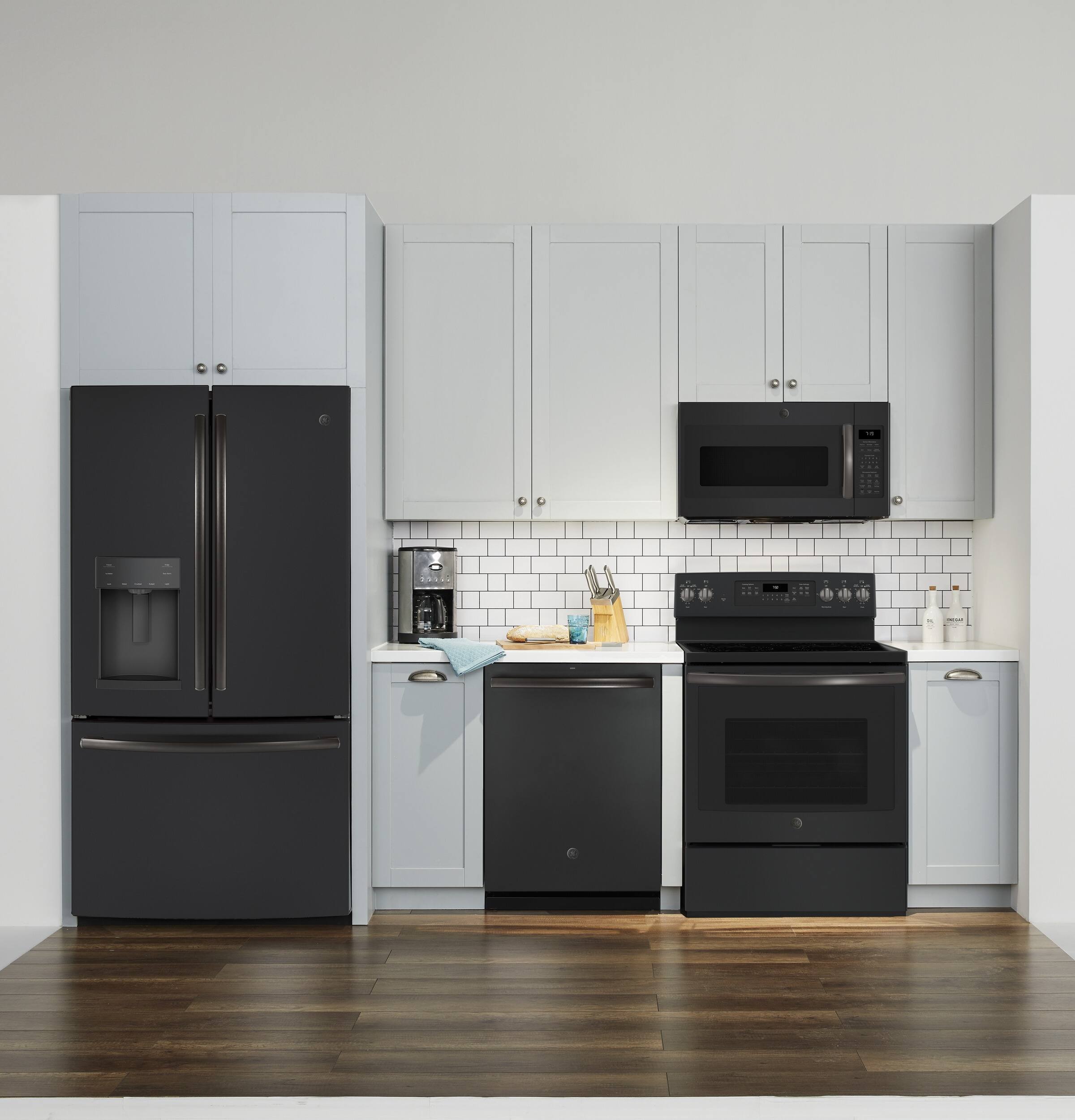 Best Buy GE 5.3 Cu. Ft. Freestanding Electric Convection Range JB750FJDS