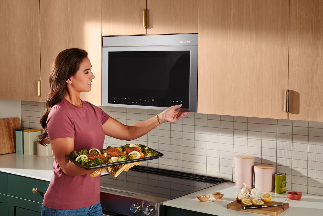 KitchenAid KitchenAid - 1.1 Cu. Ft. Convection Flush Built-In Over-the-Range Microwave with Air Fry Mode - Stainless Steel 15