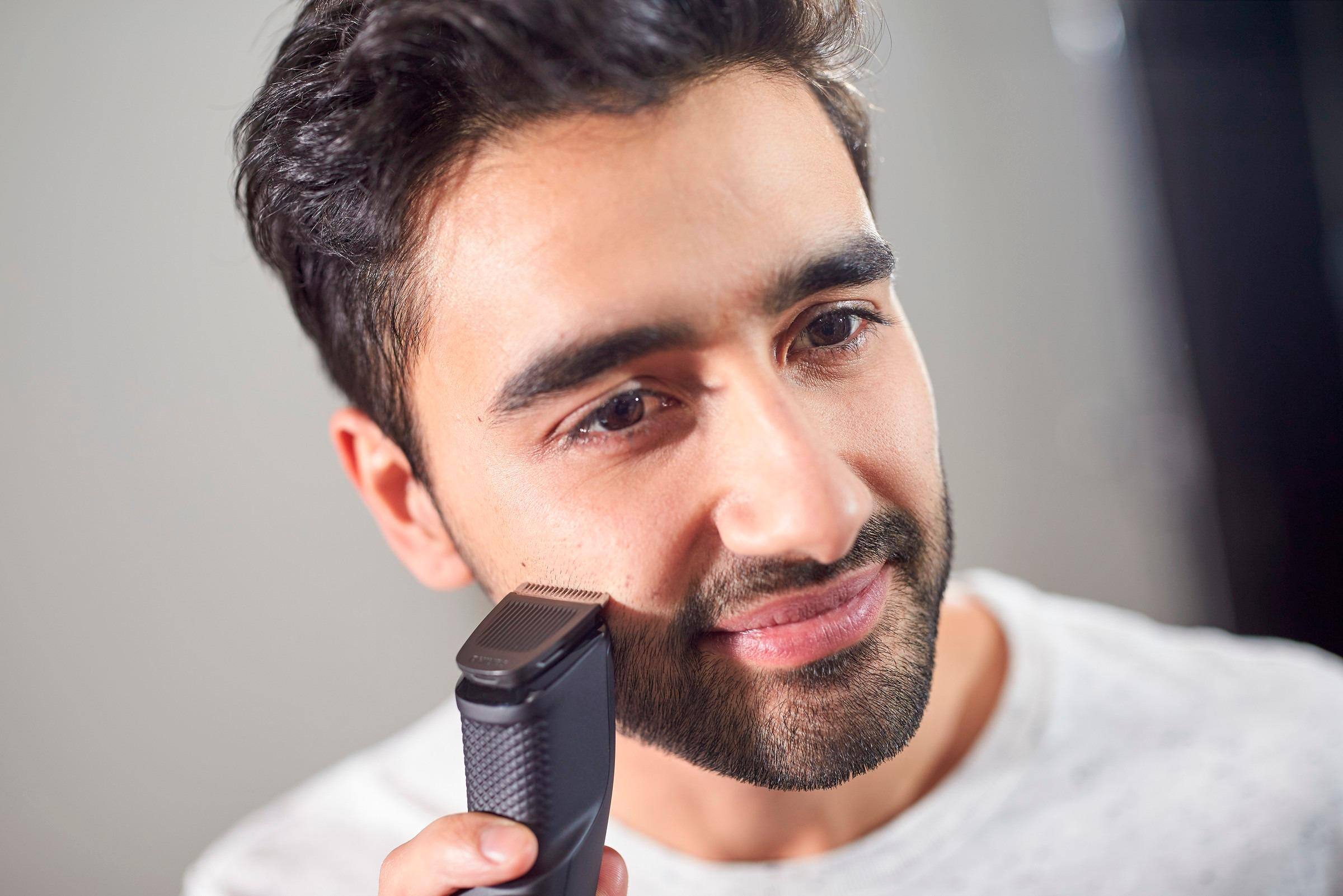 Alt View 14. Philips Norelco - 1000 series Beard Trimmer - Black.